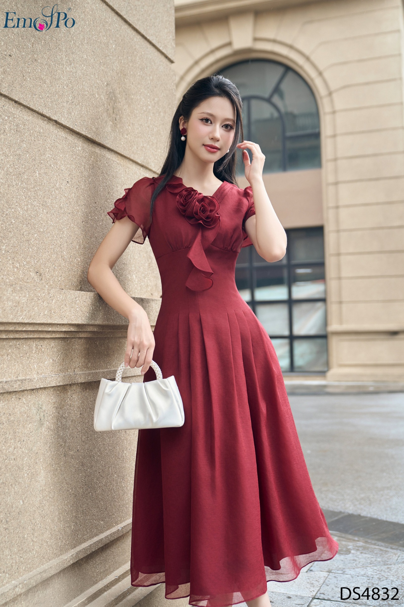 Đầm xòe, cổ tim bèo ly, can eo cao, đính hoa cuốn