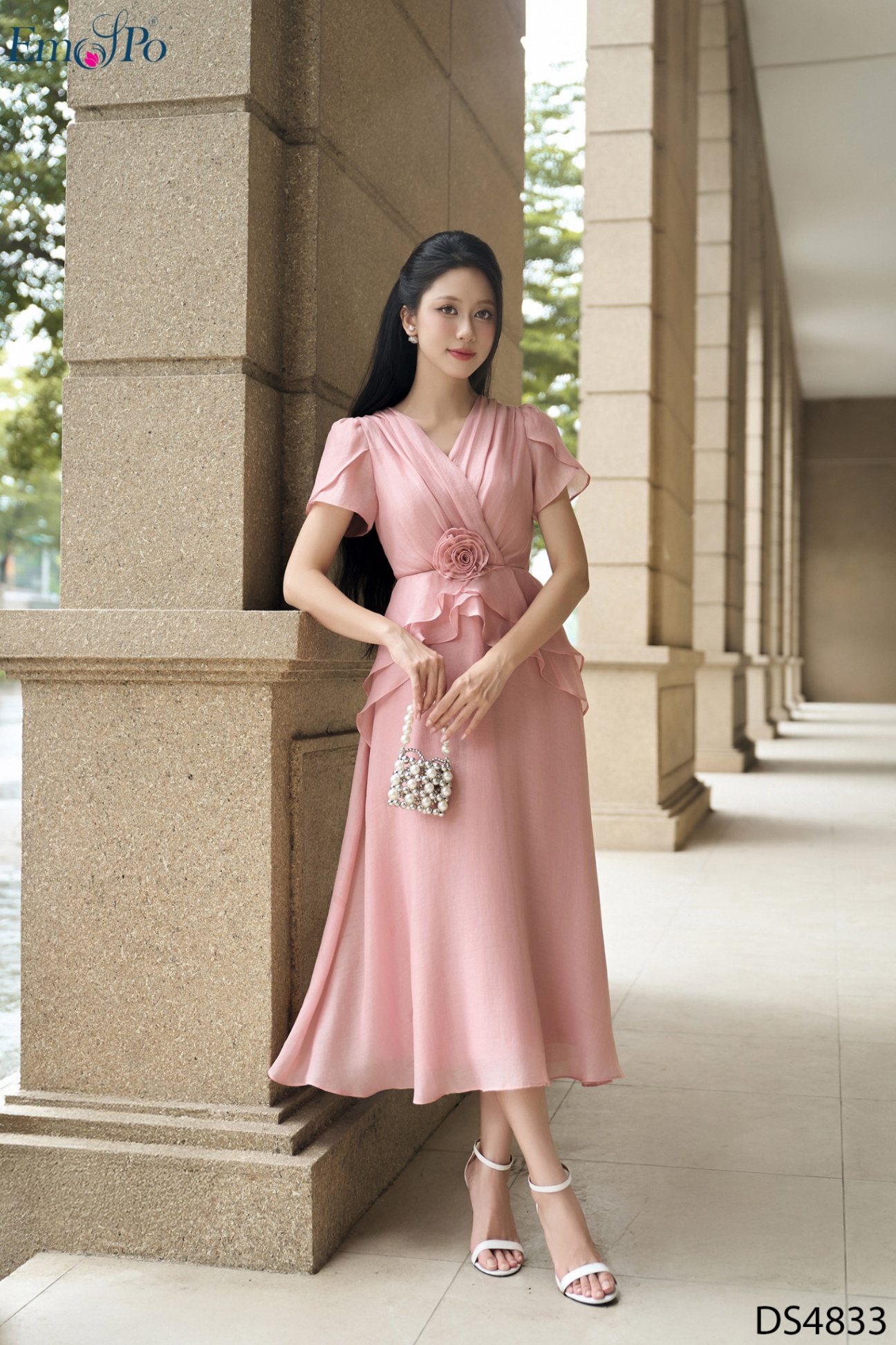 Đầm xòe, cổ tim, dáng peplum bèo đính hoa, tay cánh tiên