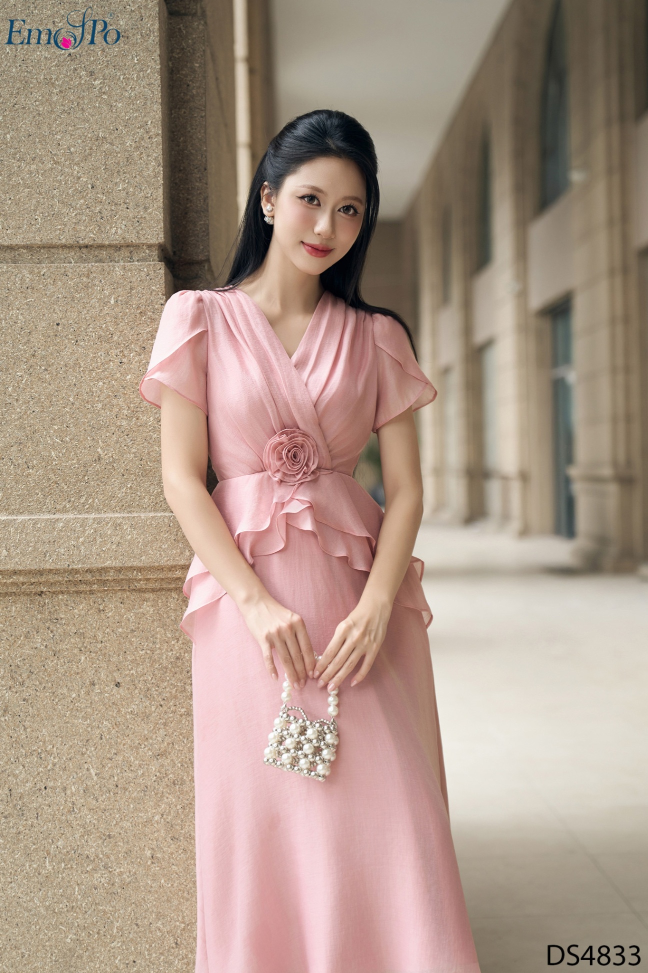 Đầm xòe, cổ tim, dáng peplum bèo đính hoa, tay cánh tiên