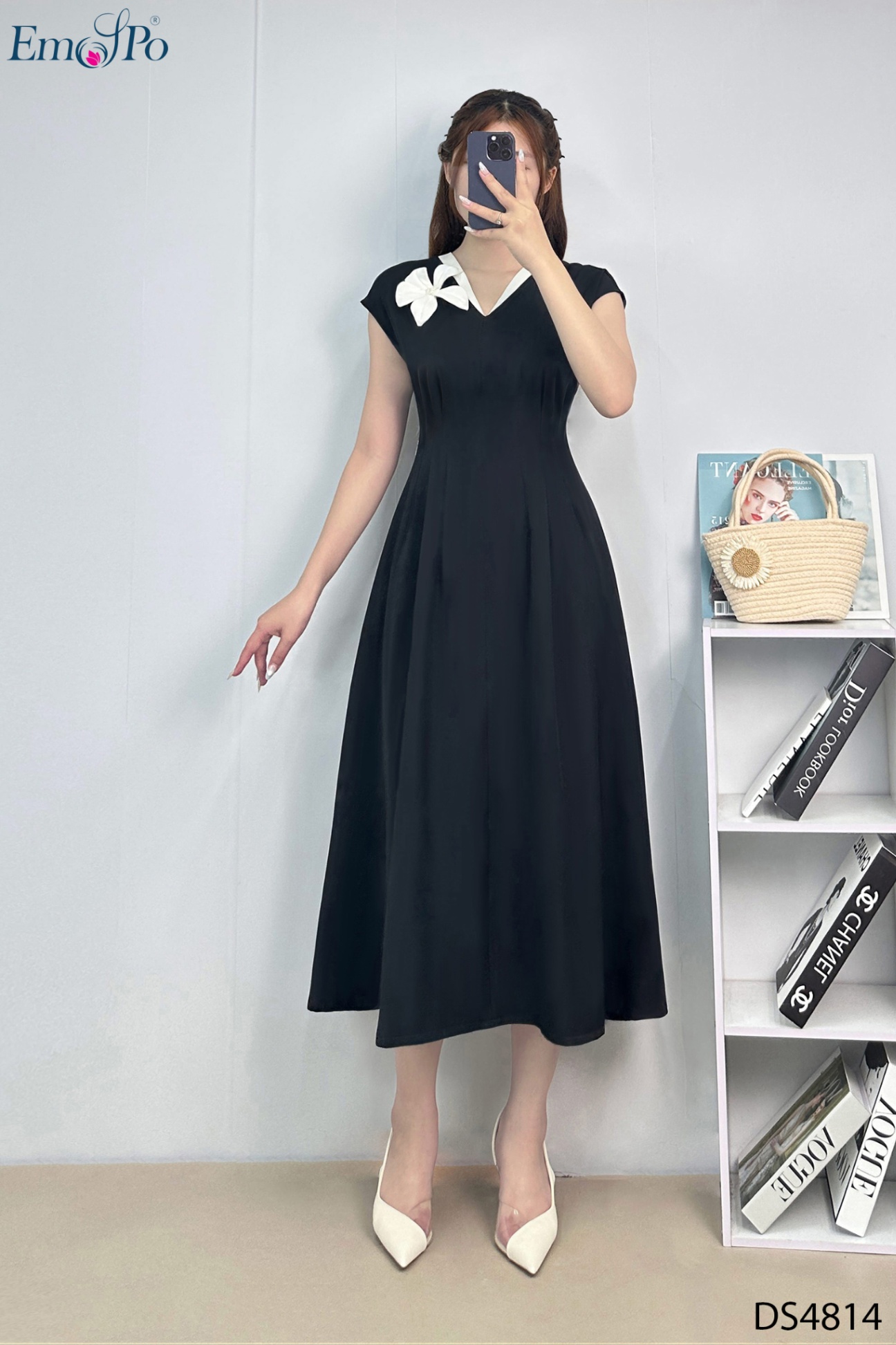 Đầm xòe, cổ tim phối màu, đính hoa