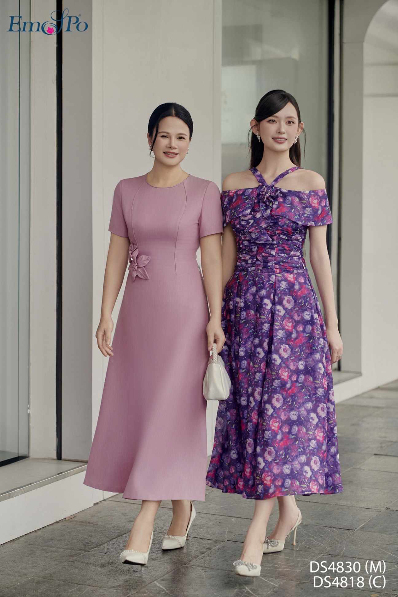 Đầm xòe cổ tròn, chiết eo đính hoa