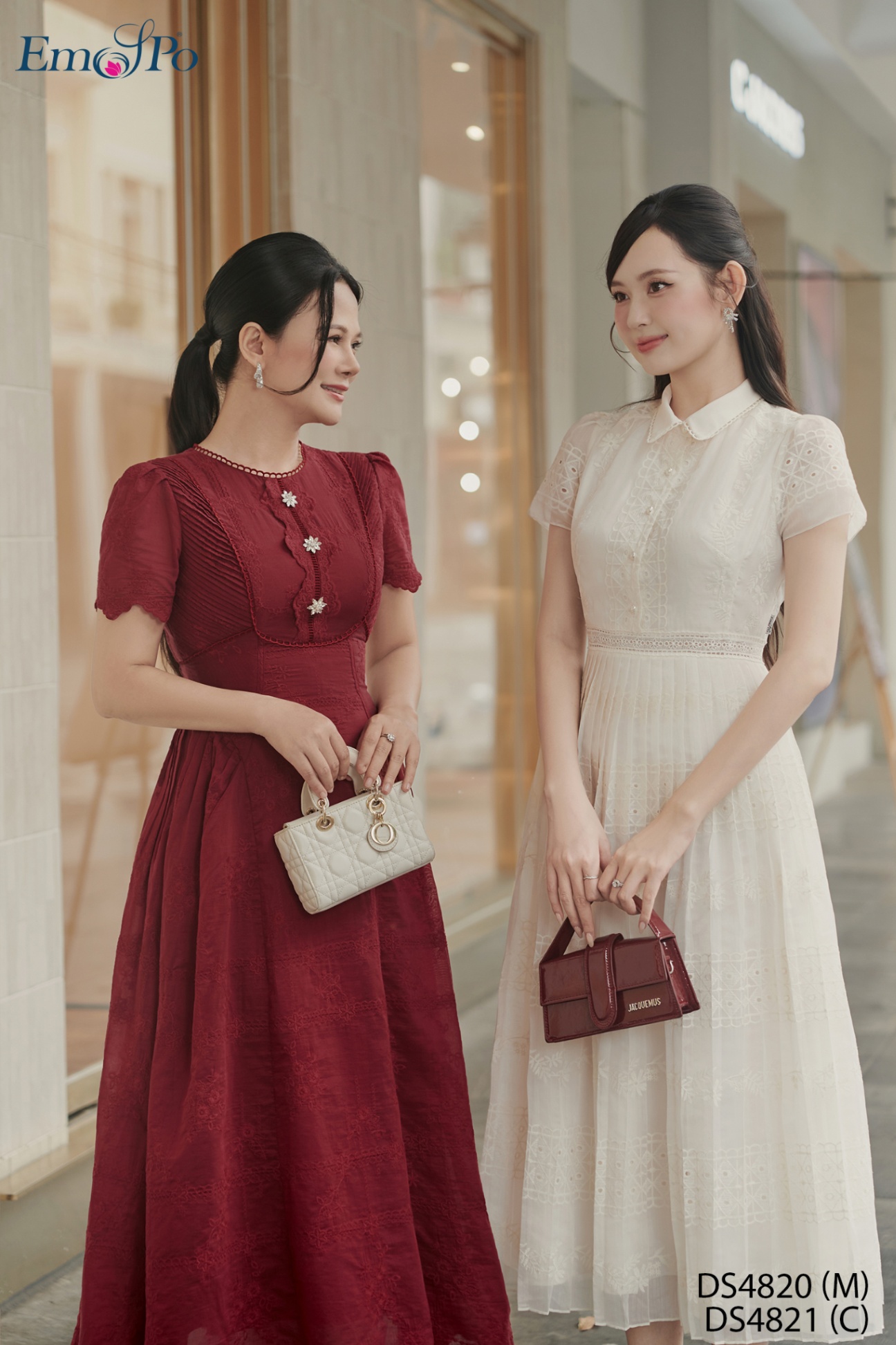Đầm xòe xếp ly, cổ bẻ kẹp ren, cài cúc ngọc trai