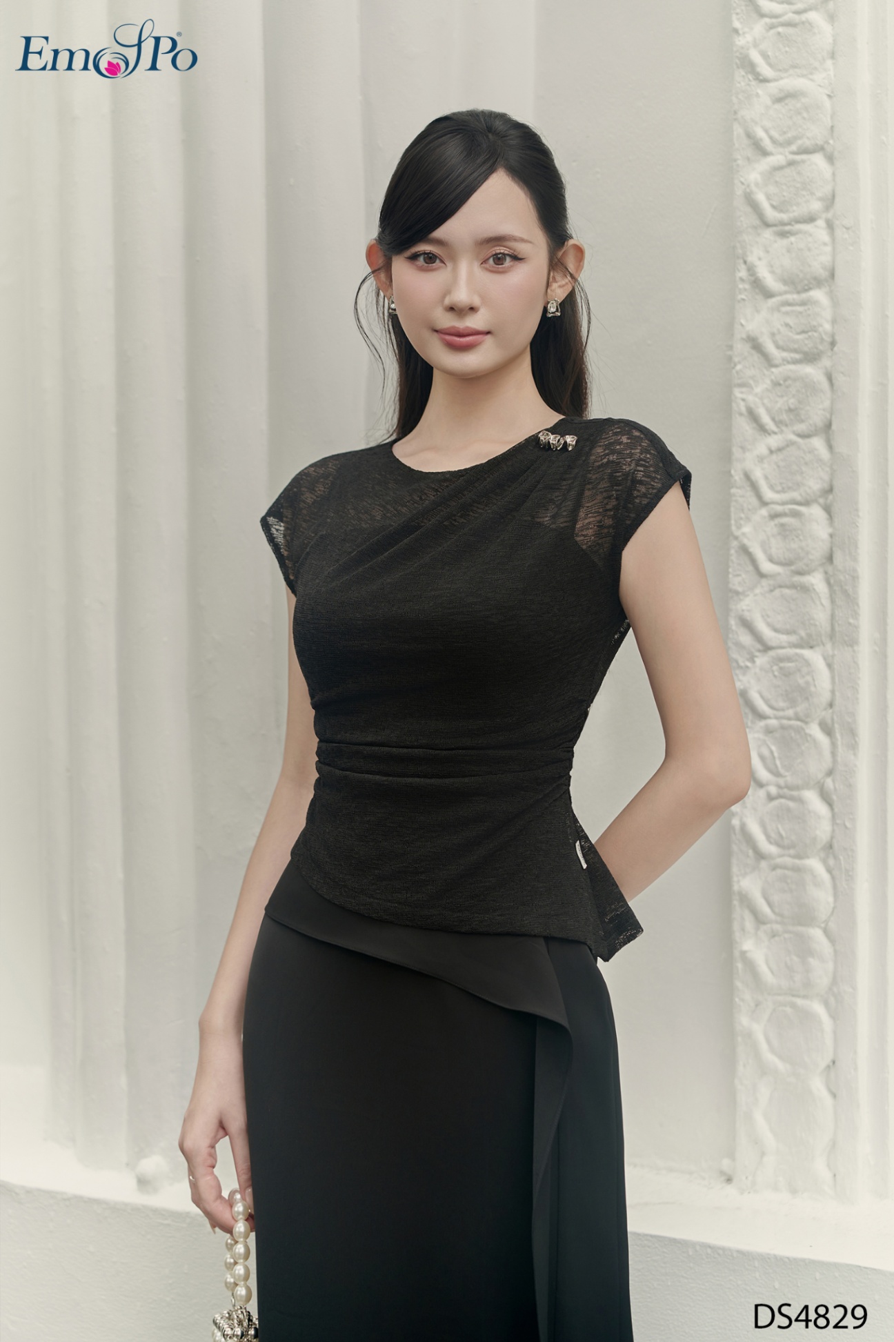 Đầm ôm bèo trước, xẻ sau, phối mongtogi, đính lá sen xoắn KL