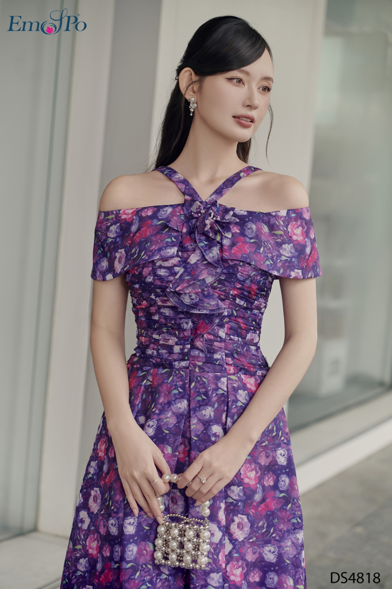 Đầm hoa xòe, trễ vai đính hoa, xếp ly nhún