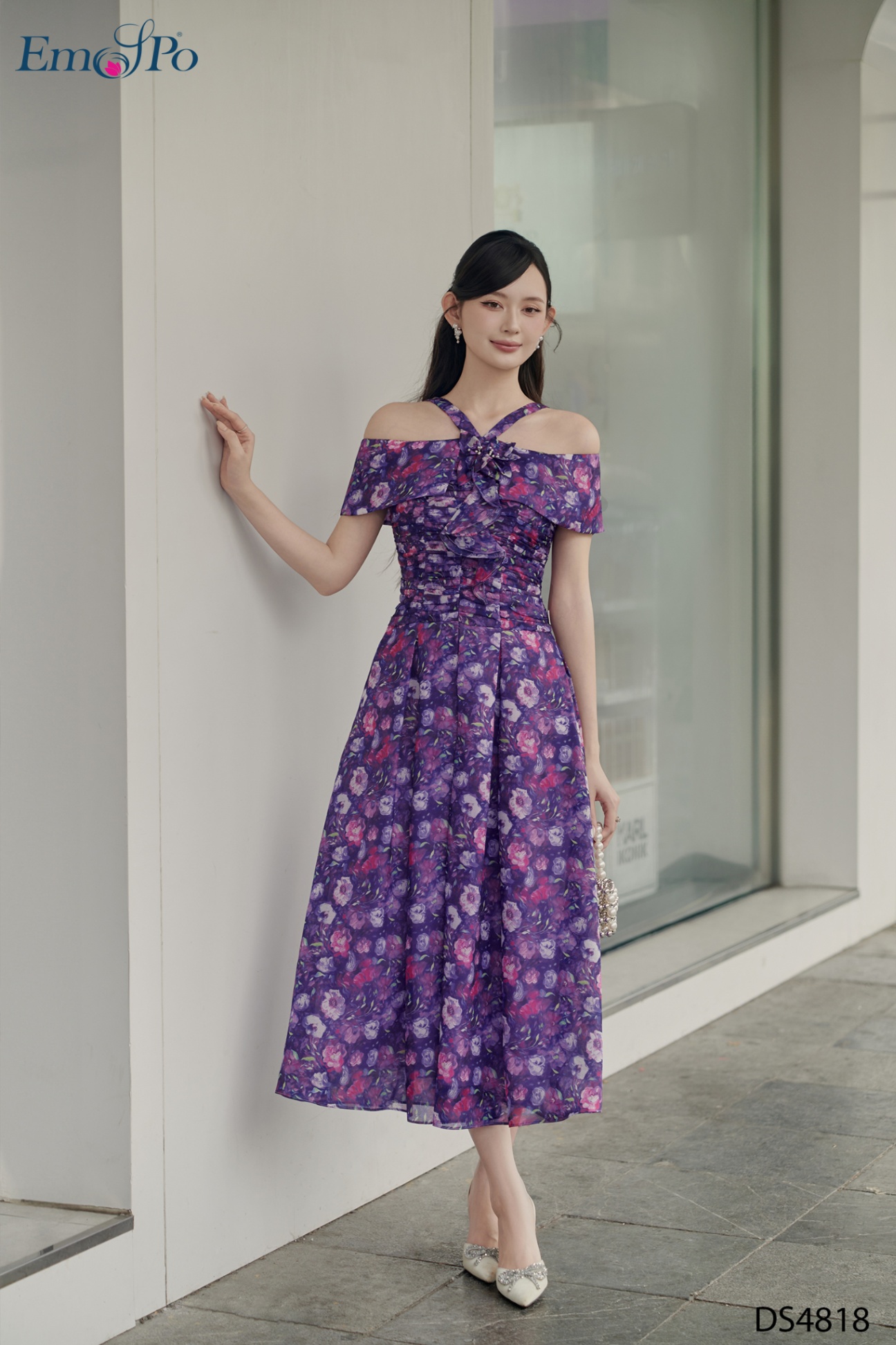 Đầm hoa xòe, trễ vai đính hoa, xếp ly nhún