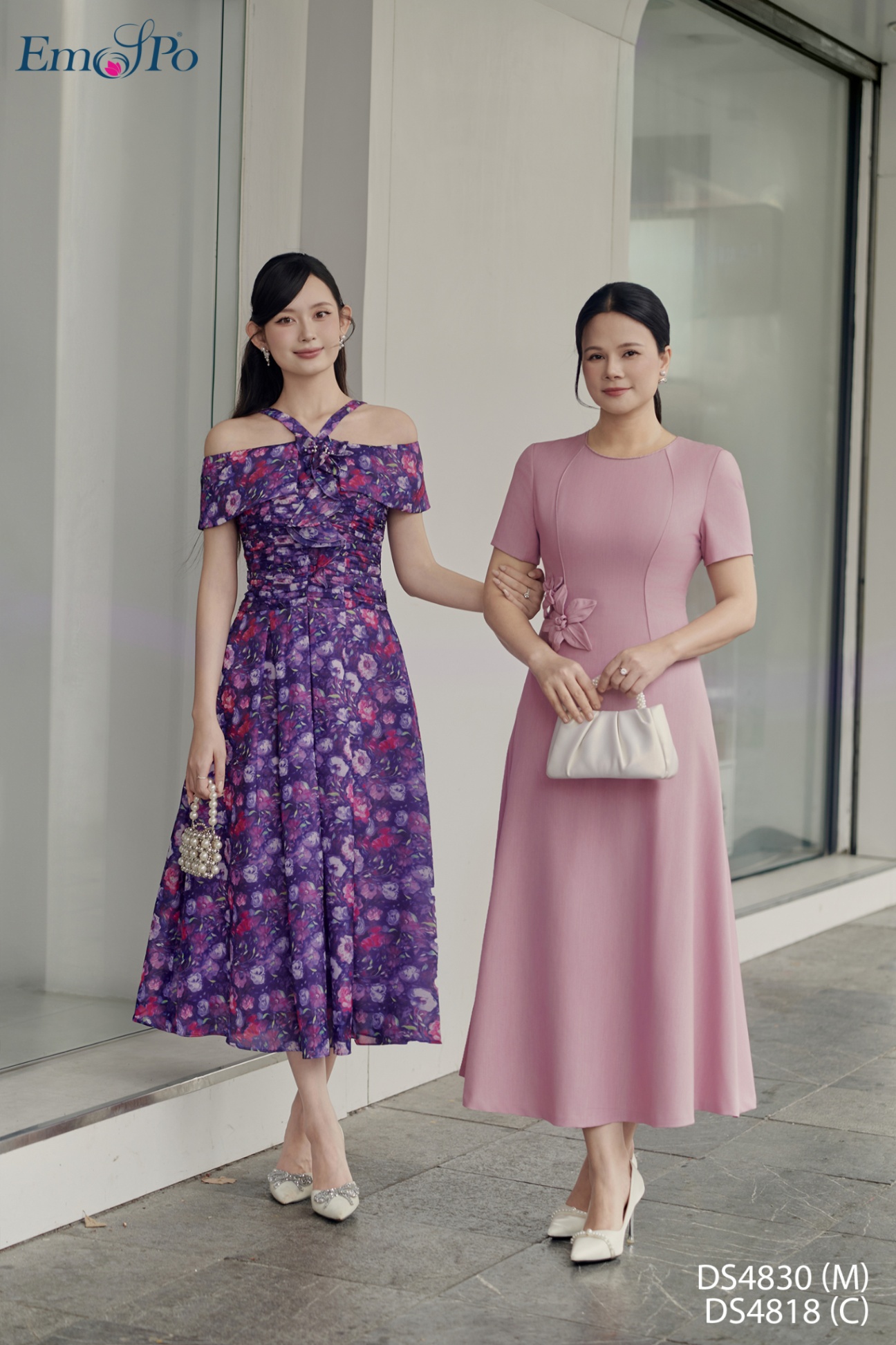 Đầm xòe cổ tròn, chiết eo đính hoa