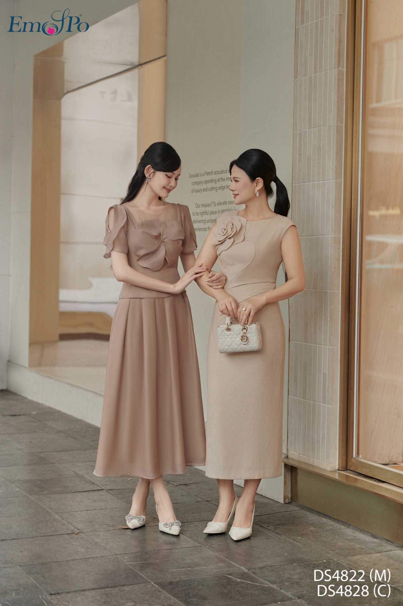 Đầm xòe dáng peplum, cổ vuông phối lưới, đính hoa bản to trước ngực