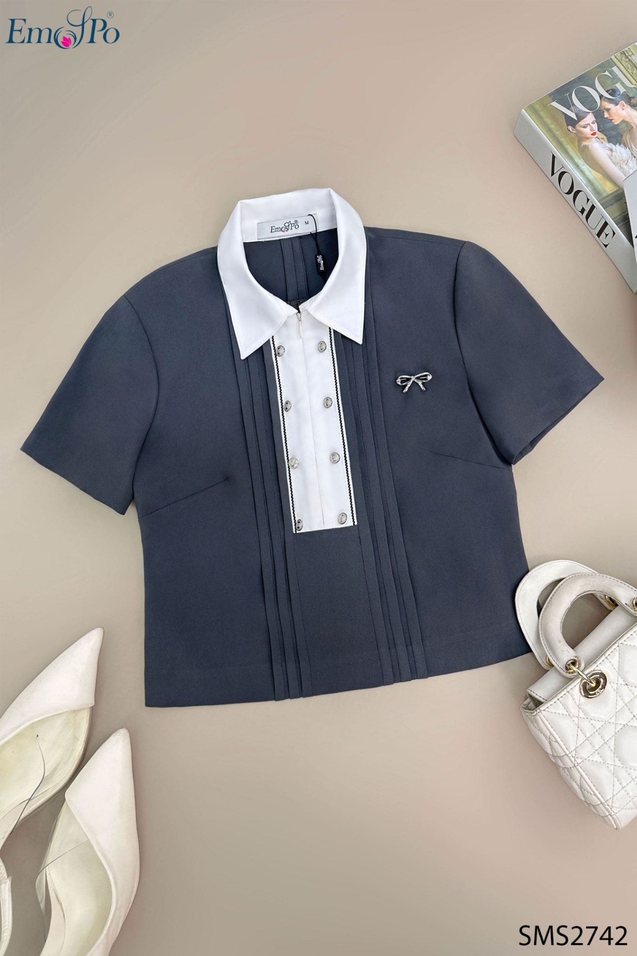 Áo sơ mi dáng lửng, cổ bẻ phối màu, đính khuy, nơ cài rời, đi bộ J1250