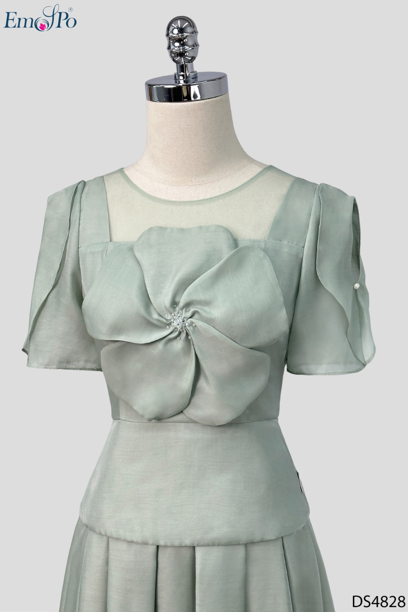 Đầm xòe dáng peplum, cổ vuông phối lưới, đính hoa bản to trước ngực
