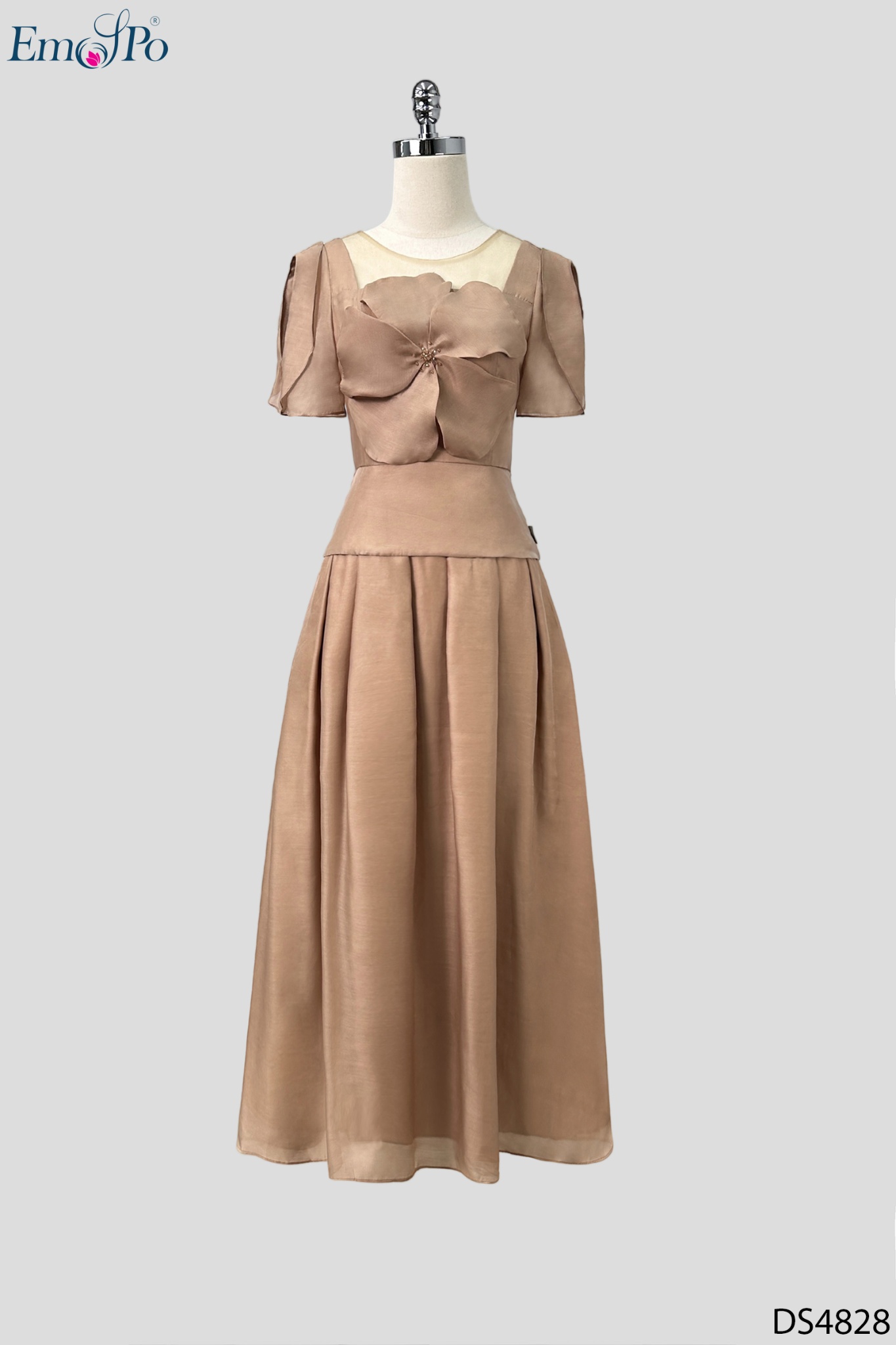 Đầm xòe dáng peplum, cổ vuông phối lưới, đính hoa bản to trước ngực
