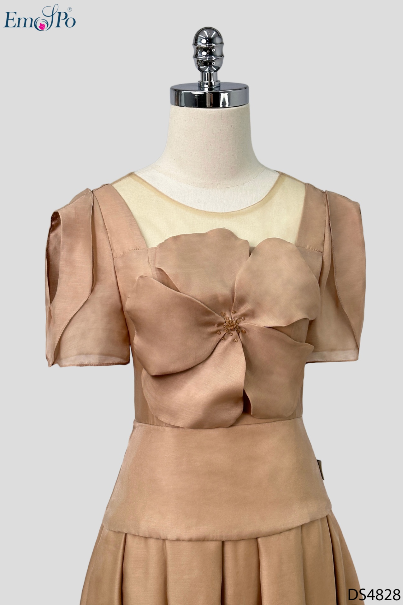 Đầm xòe dáng peplum, cổ vuông phối lưới, đính hoa bản to trước ngực