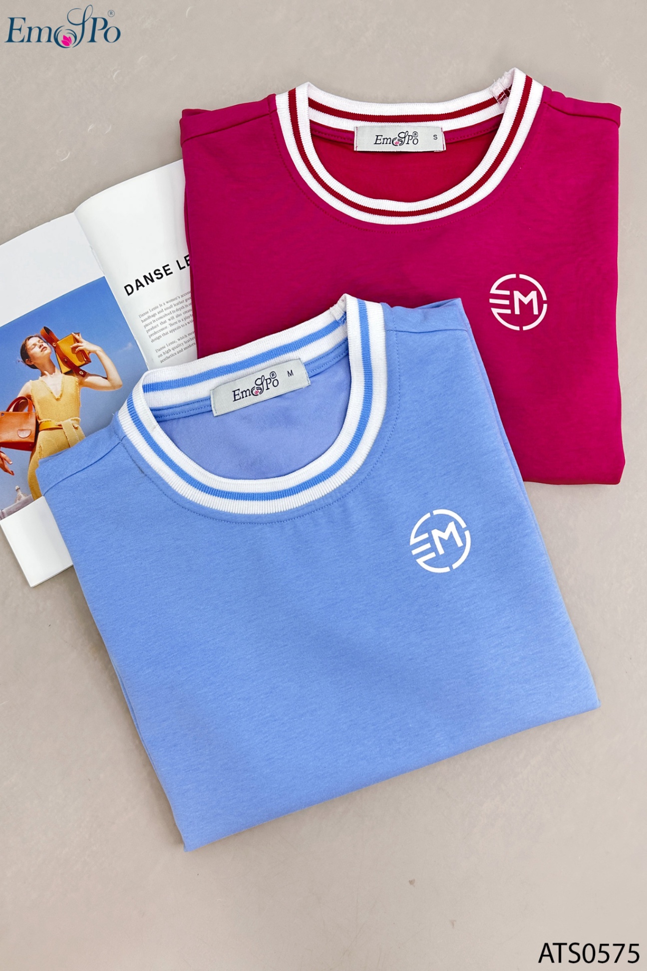 Áo thun trơn, cổ và tay viền phối màu, in logo bên ngực, đi bộ QS1374