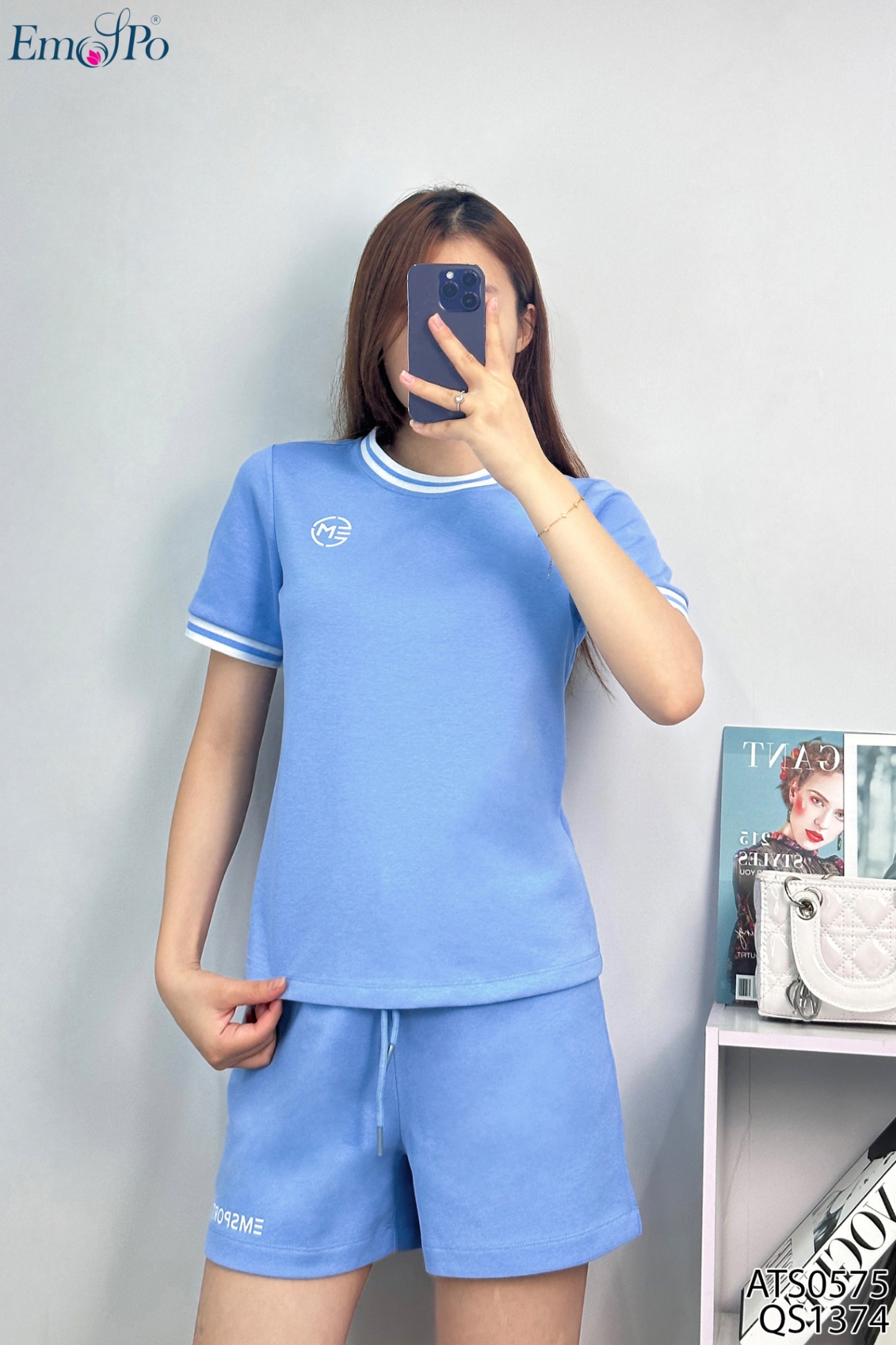 Áo thun trơn, cổ và tay viền phối màu, in logo bên ngực, đi bộ QS1374