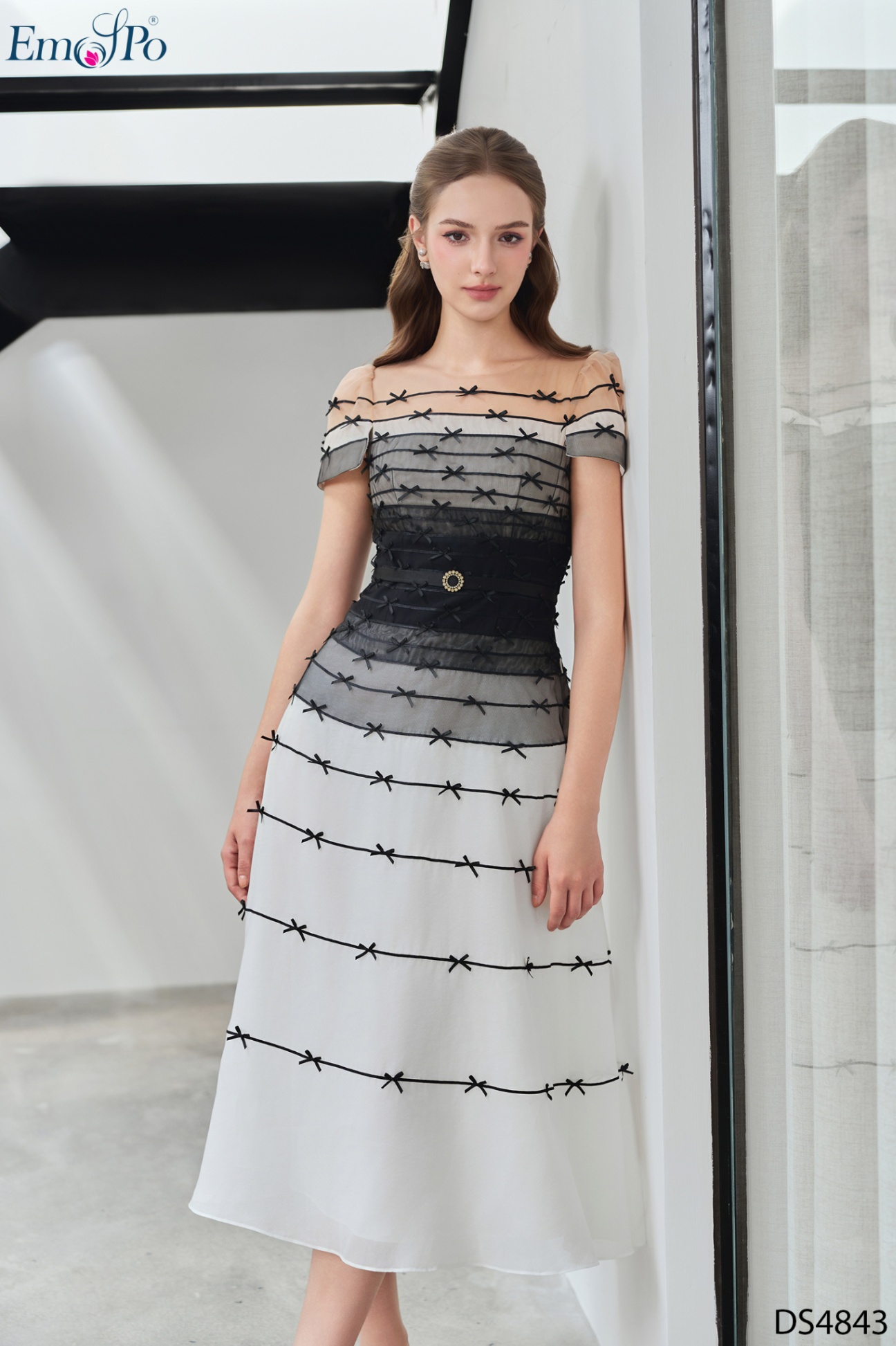 Đầm xòe phối lưới, đinh nhiều nơ, đai rời