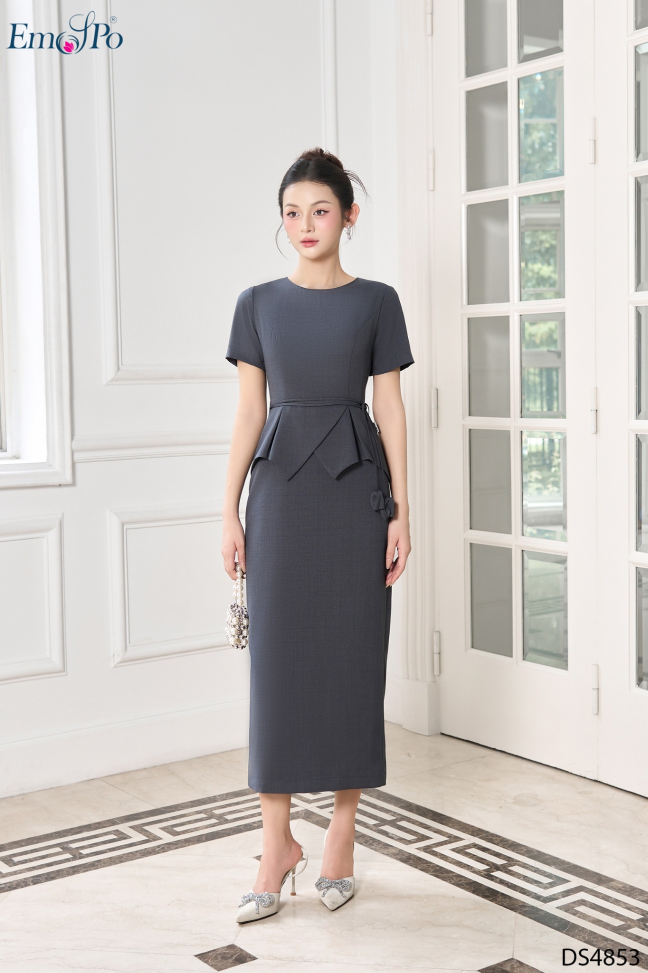 Đầm ôm cổ tròn dáng peplum, dây hoa rời