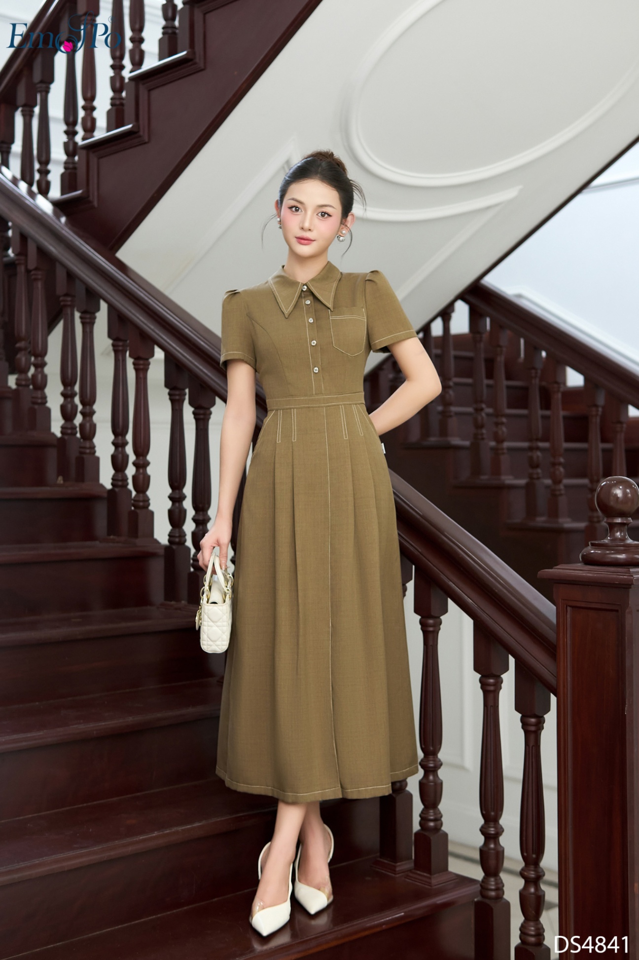 Đầm A xẻ trước, cổ bẻ cài khuy, diễu viền chỉ trắng, chiết eo cao