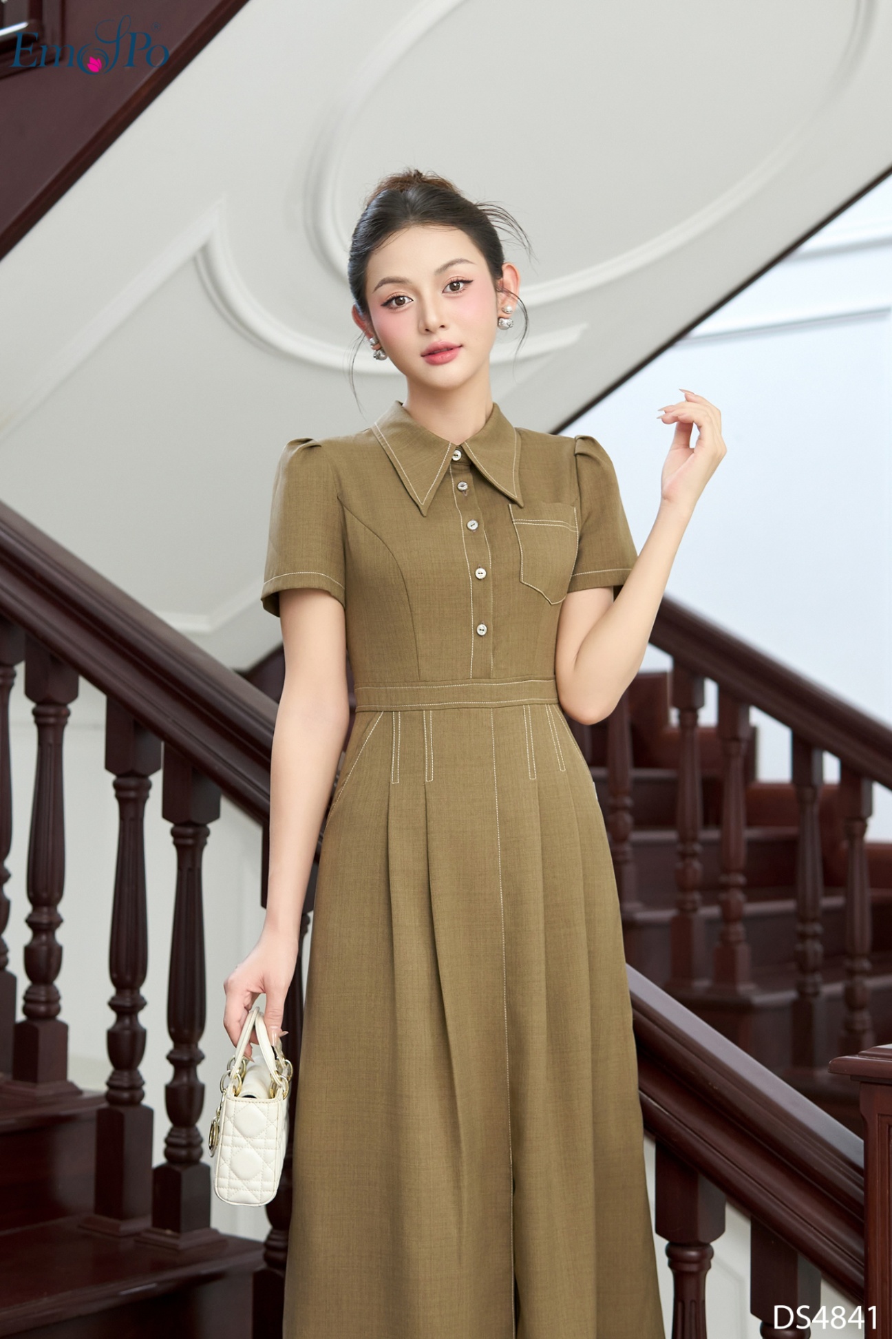 Đầm A xẻ trước, cổ bẻ cài khuy, diễu viền chỉ trắng, chiết eo cao