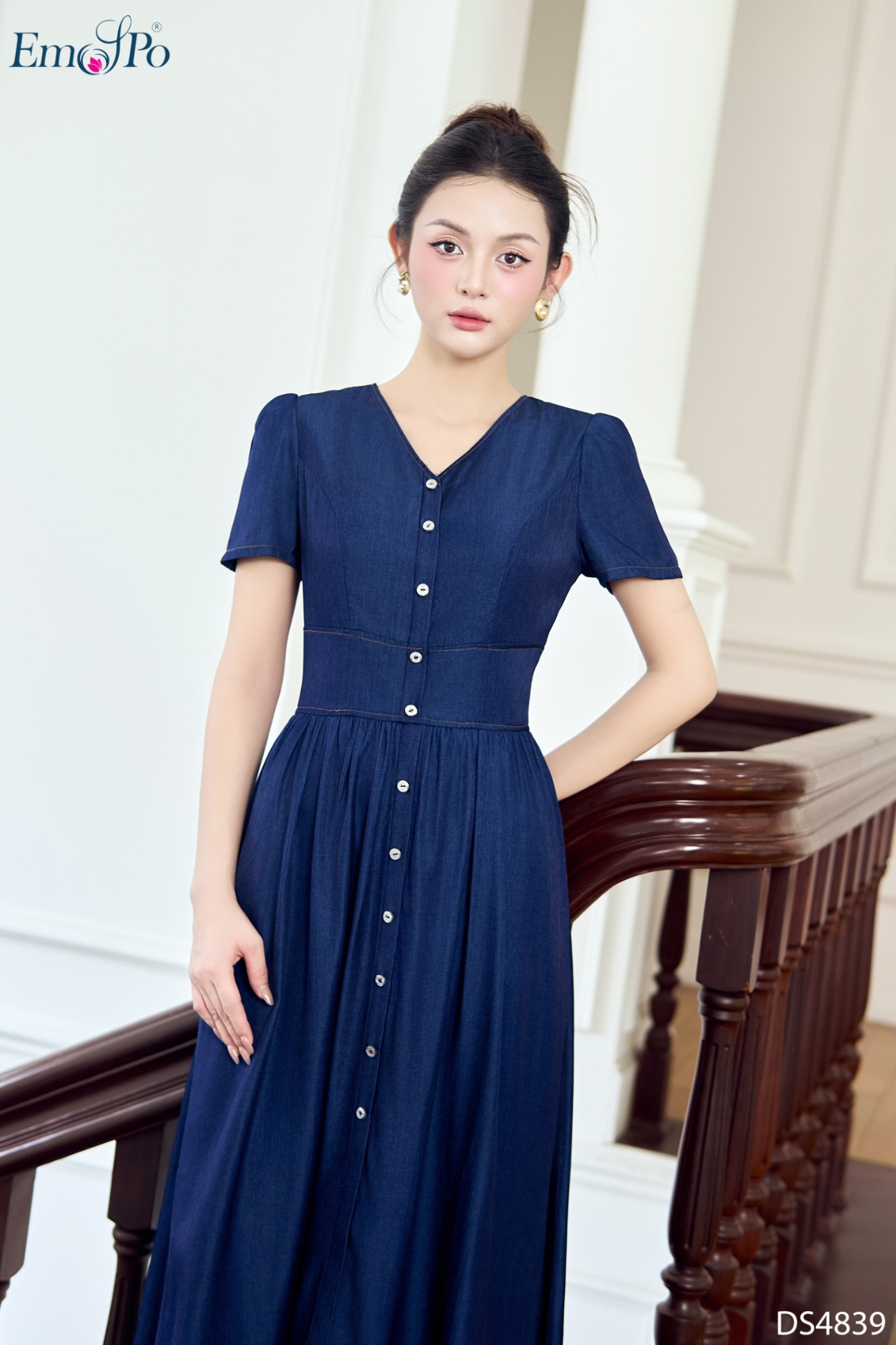 Đầm xòe cổ tim đính hàng cúc, chiết eo cao