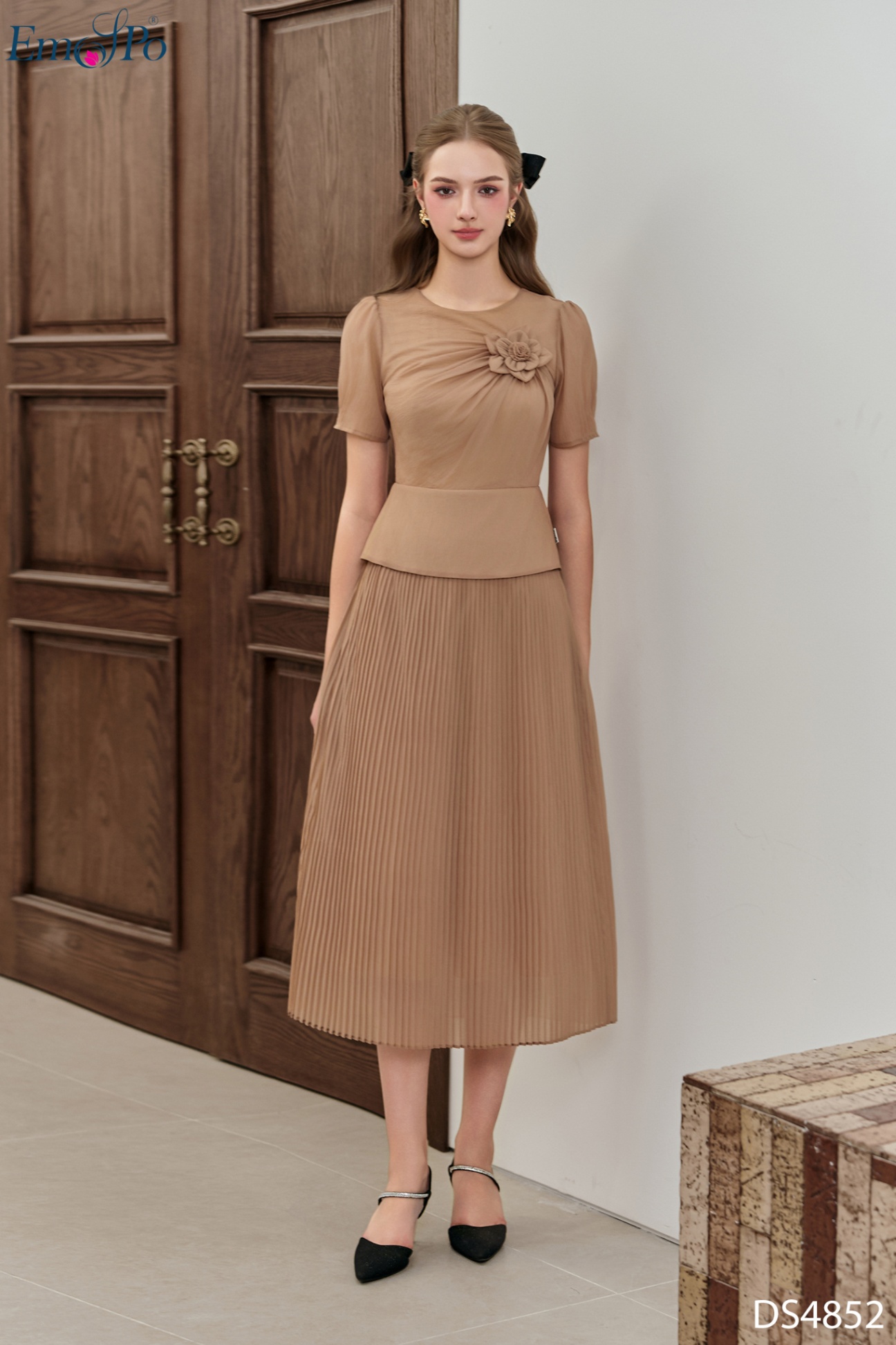Đầm Peplum dập ly dưới, ngực đính hoa