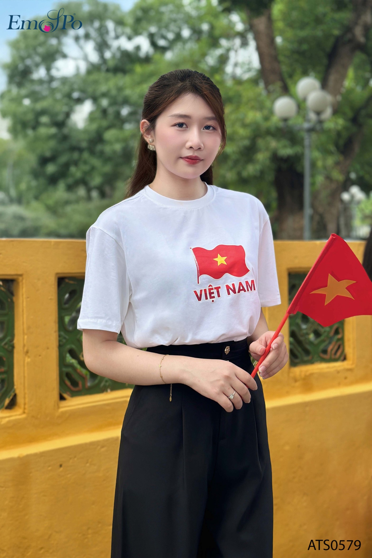 Áo thun trơn cổ tròn, in hình 
