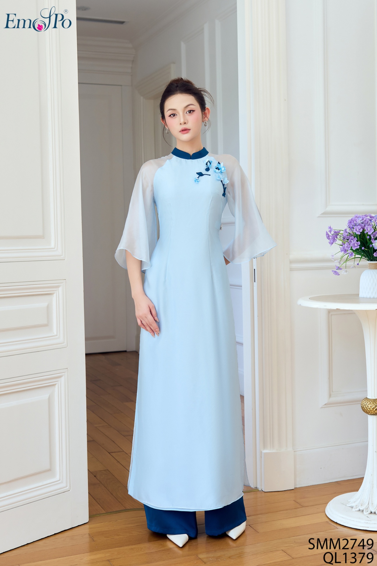 Áo dài tơ, cổ 3F phối màu, ngực đính nhành hoa, đi bộ QL1379