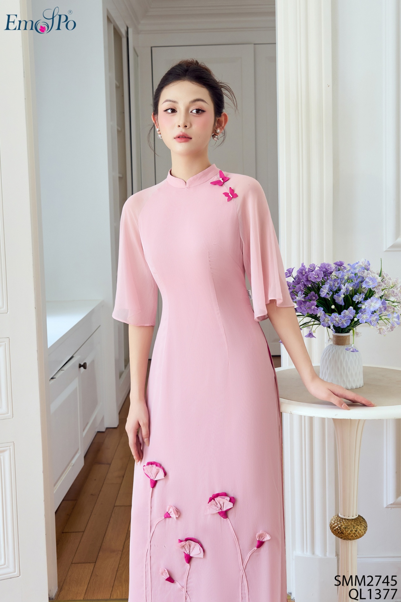 Áo dài tơ trơn cổ 3F, đính bướm ngọc trai, hoa đính tà, đi bộ QL1377