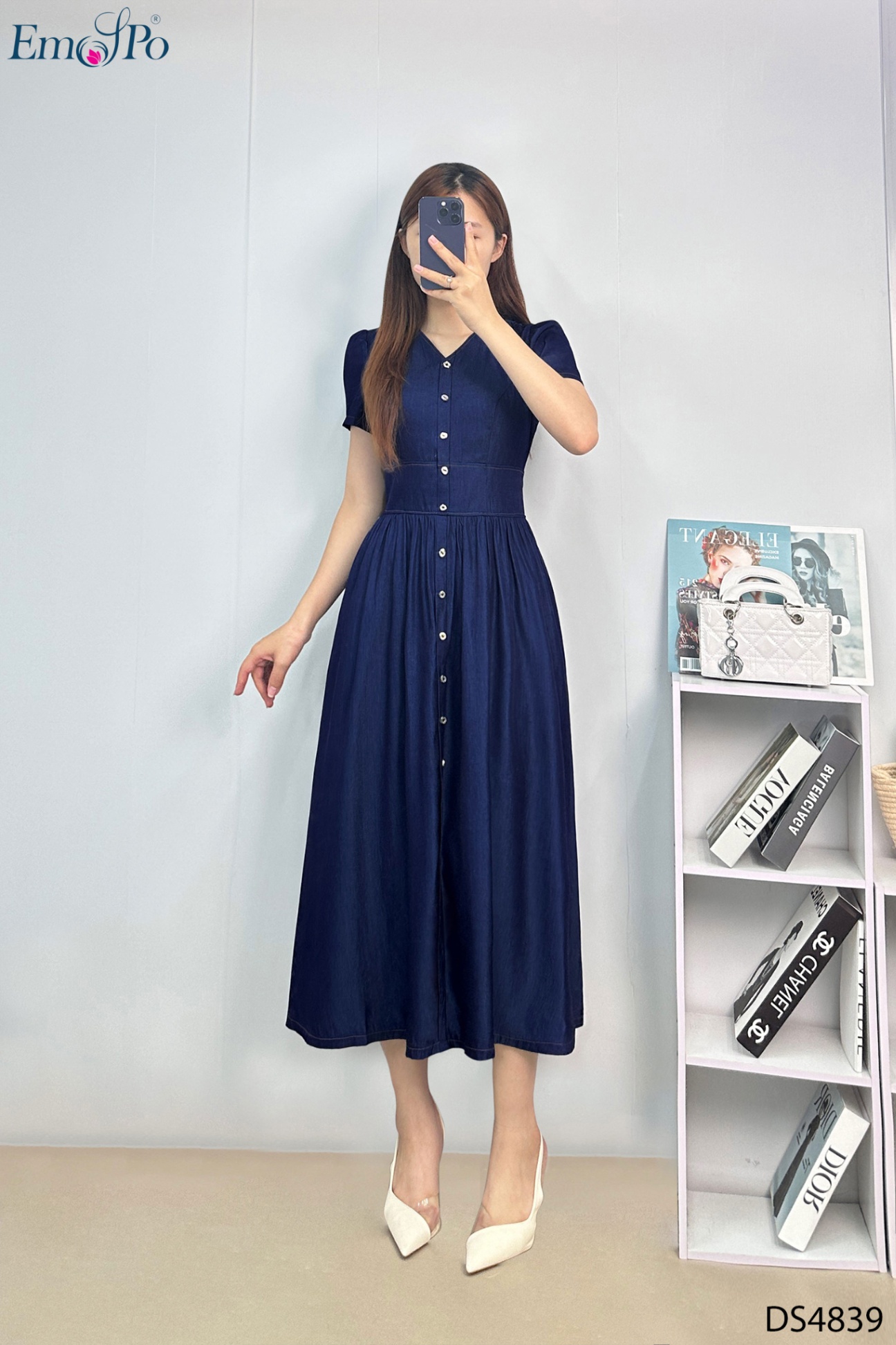 Đầm xòe cổ tim đính hàng cúc, chiết eo cao