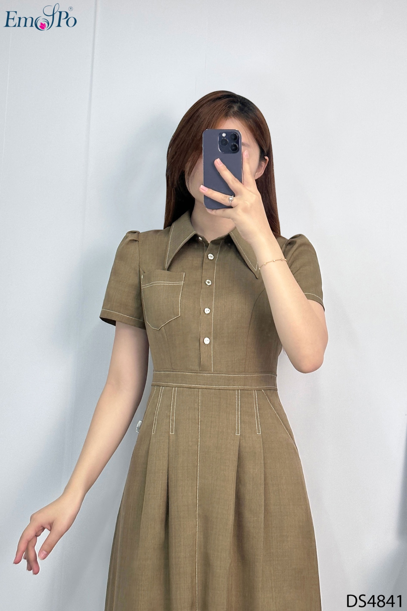 Đầm A xẻ trước, cổ bẻ cài khuy, diễu viền chỉ trắng, chiết eo cao