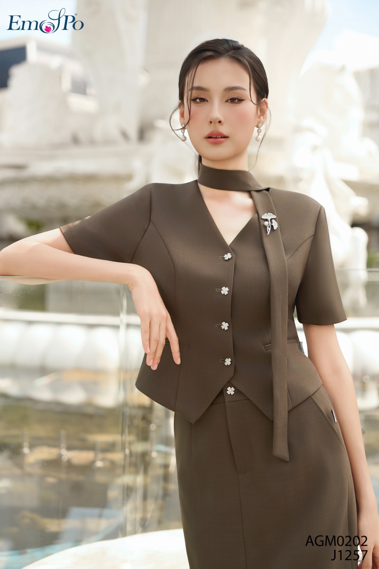 Juyp ôm, xẻ sau, cạp có đỉa, đi bộ AGM0202