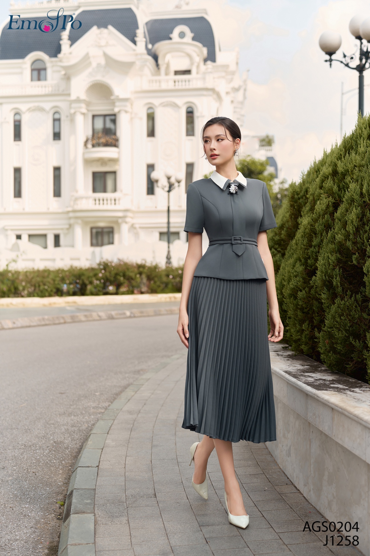 Juyp trơn xòe dập ly, khóa sườn, đi bộ AGS0204