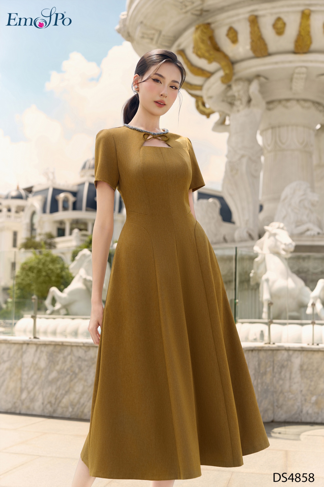 Đầm xòe, chiết eo, cổ tròn đính pha lê & nơ, phối lưới