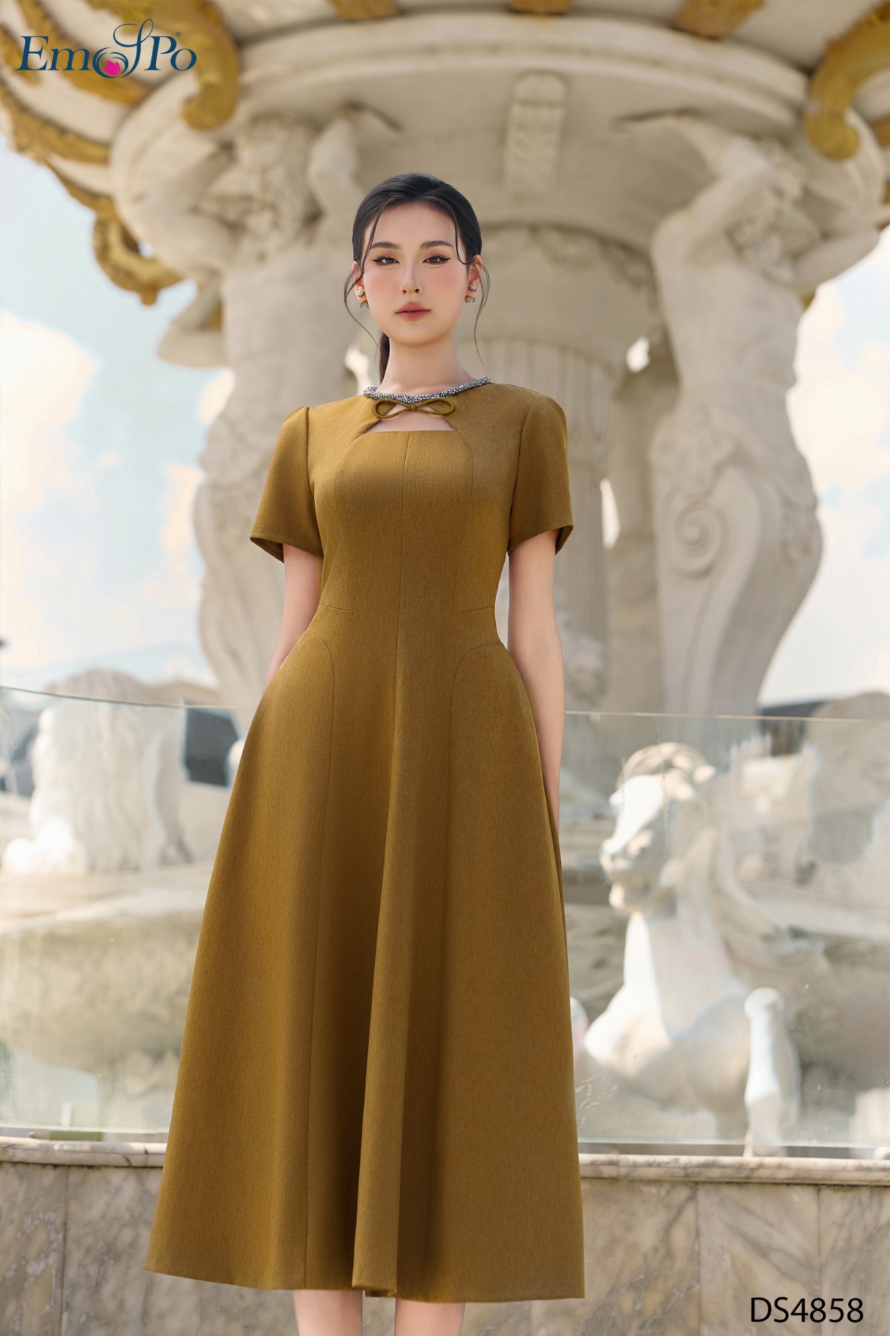 Đầm xòe, chiết eo, cổ tròn đính pha lê & nơ, phối lưới