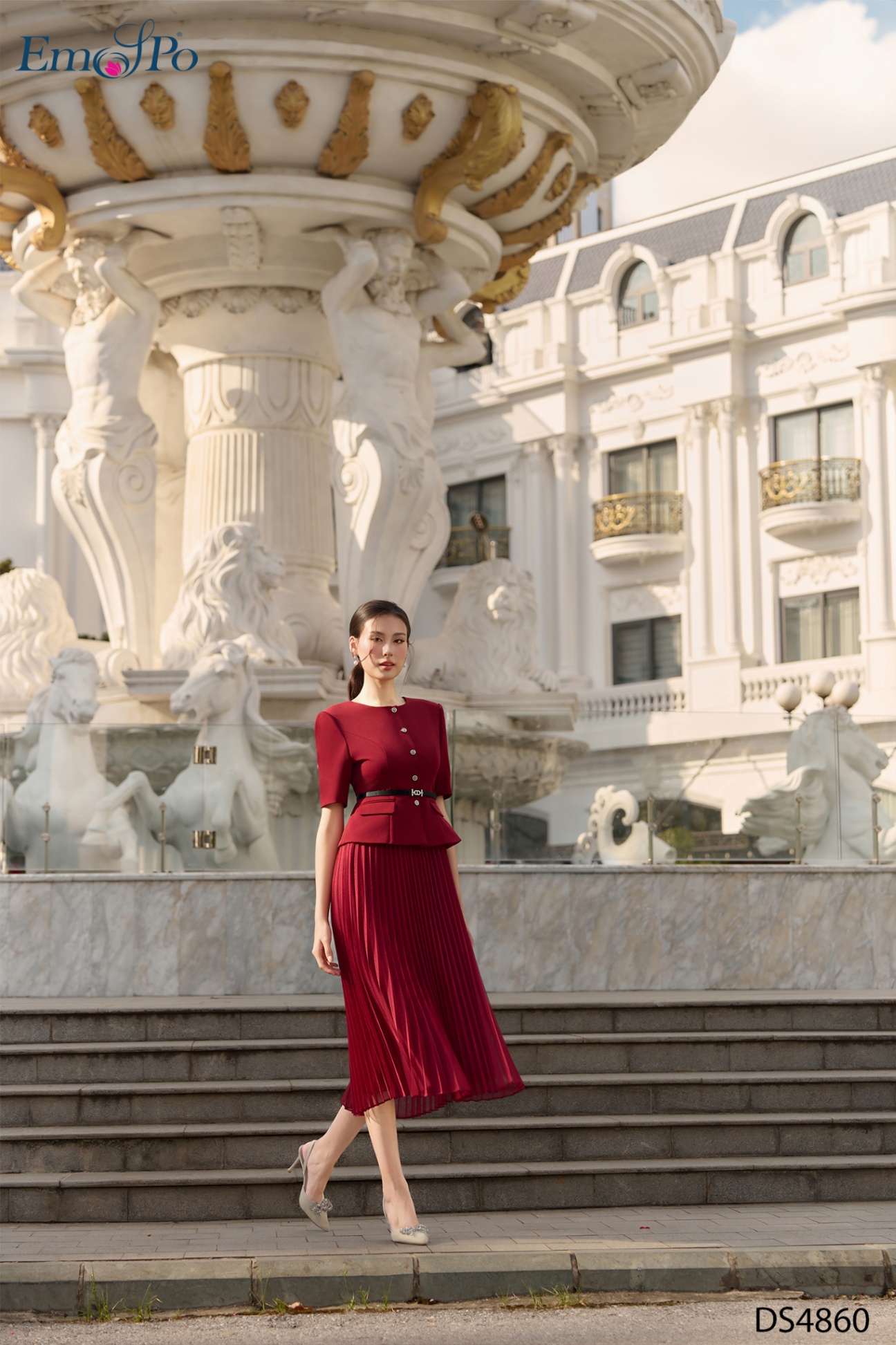 Đầm xòe xếp ly, dáng peplum, cài cúc đá, đai rời