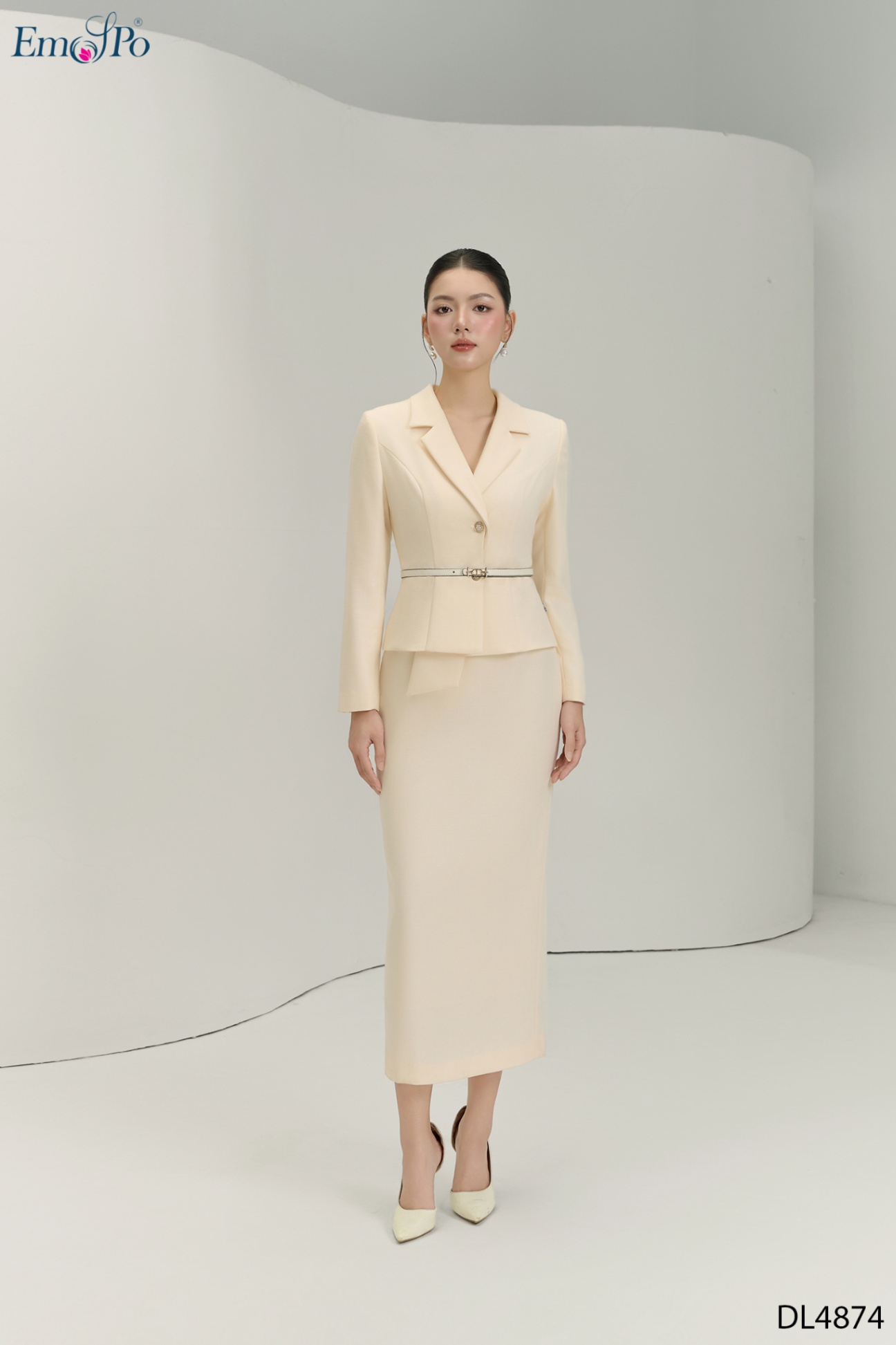Đầm vest liền thân, xẻ sau, đai rời