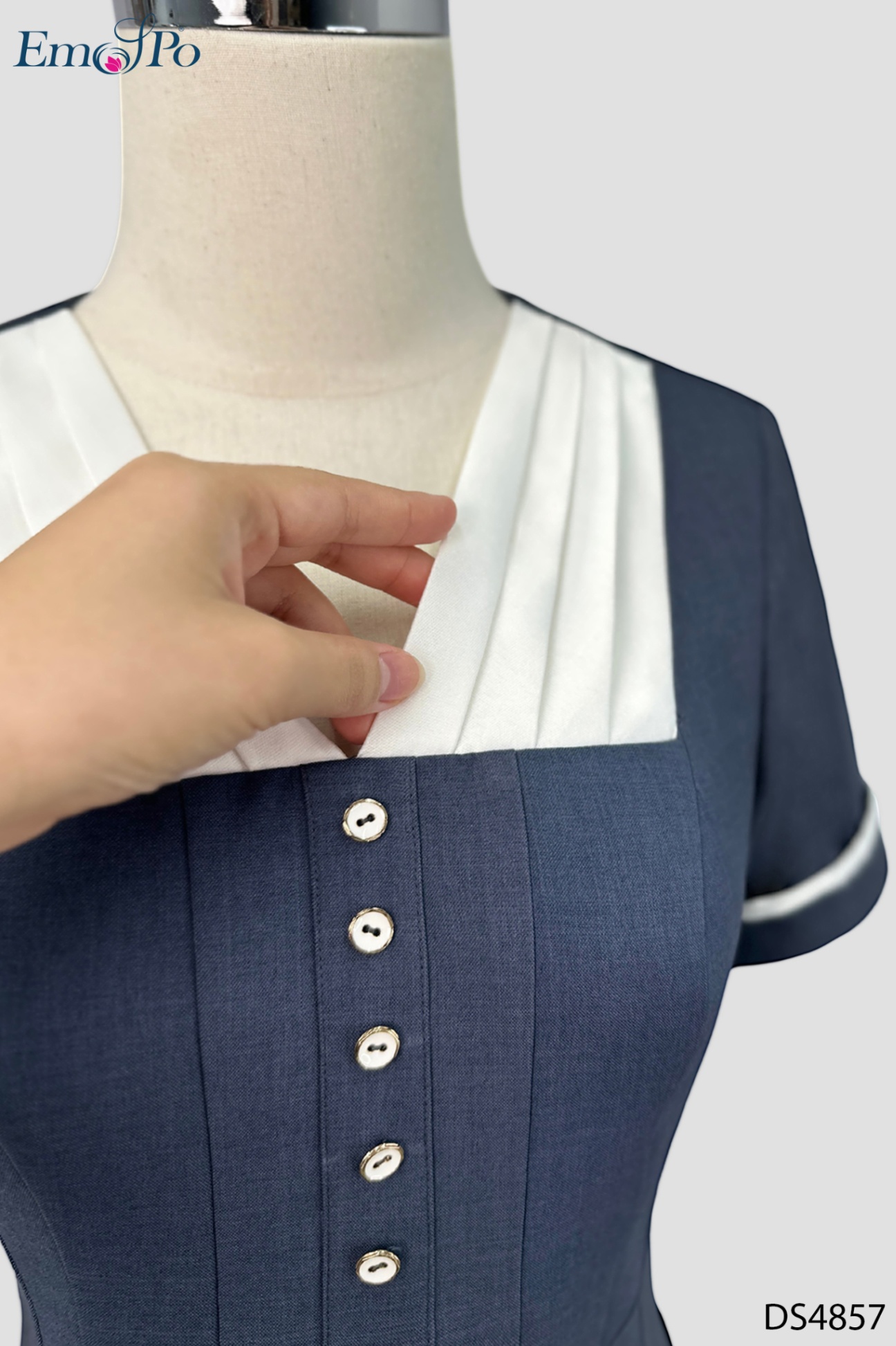 Đầm ôm xẻ sau, cổ phối xếp ly, cúc trang trí dọc thân trước
