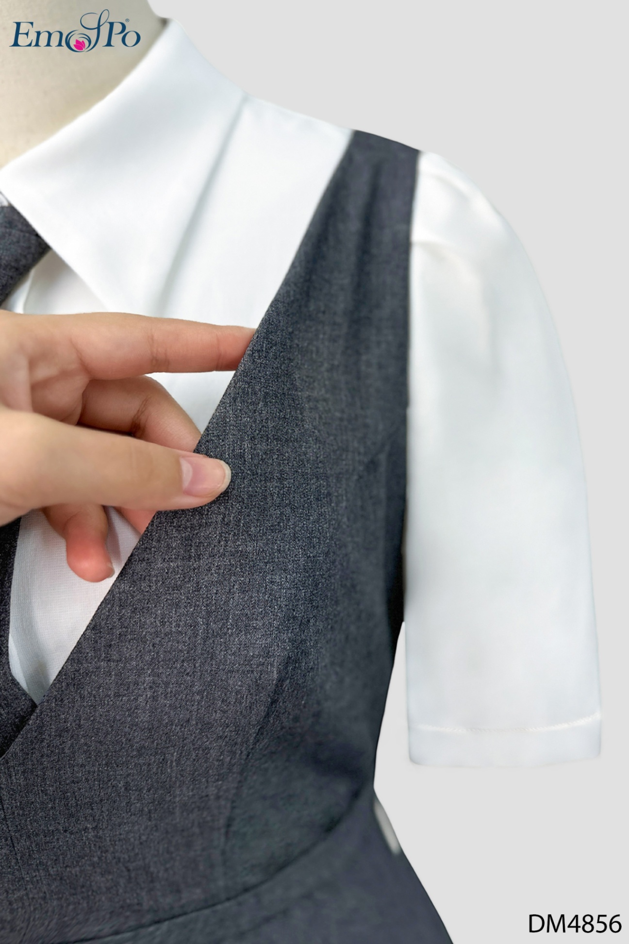 Đầm gile xòe phối sơ mi cổ đức, cà vạt và đai rời
