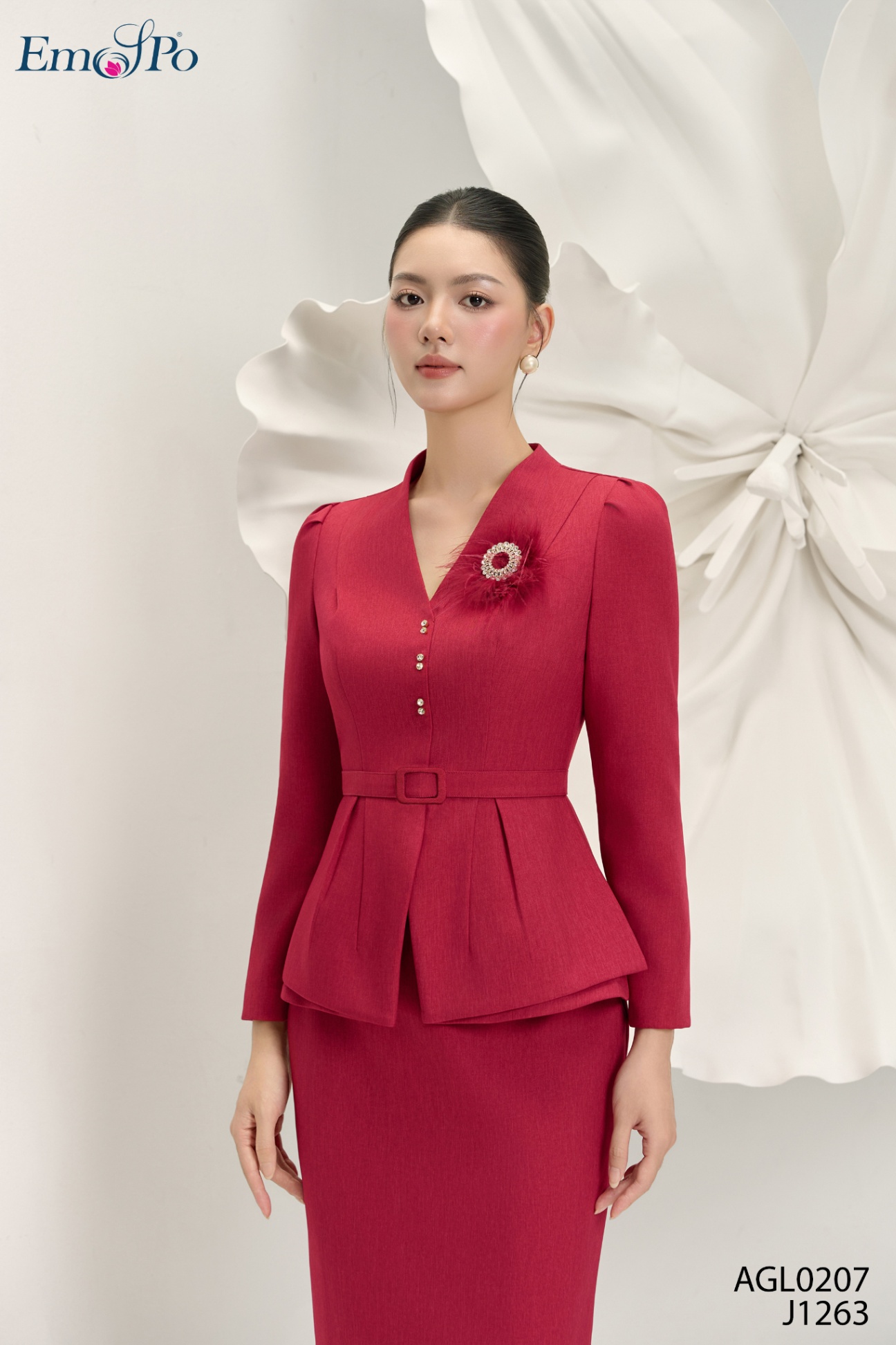 Áo ký giả cổ tim dáng peplum, đính đá, cài đá lông vũ, đi bộ J1263