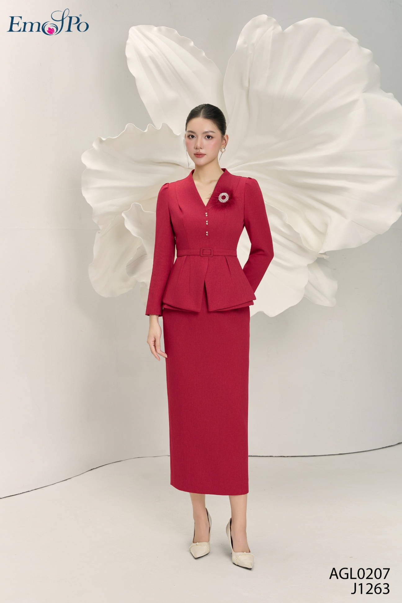 Áo ký giả cổ tim dáng peplum, đính đá, cài đá lông vũ, đi bộ J1263