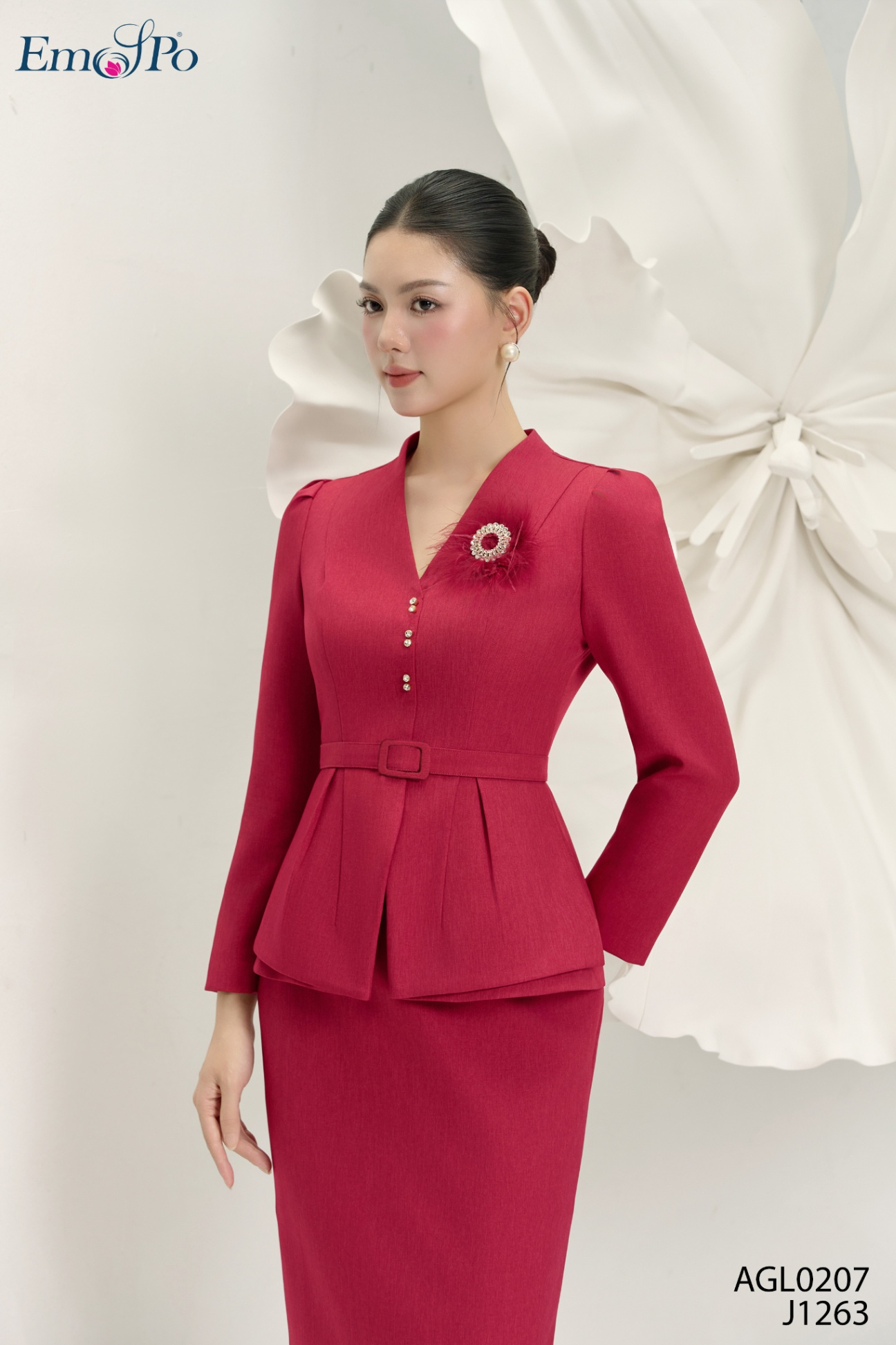 Áo ký giả cổ tim dáng peplum, đính đá, cài đá lông vũ, đi bộ J1263