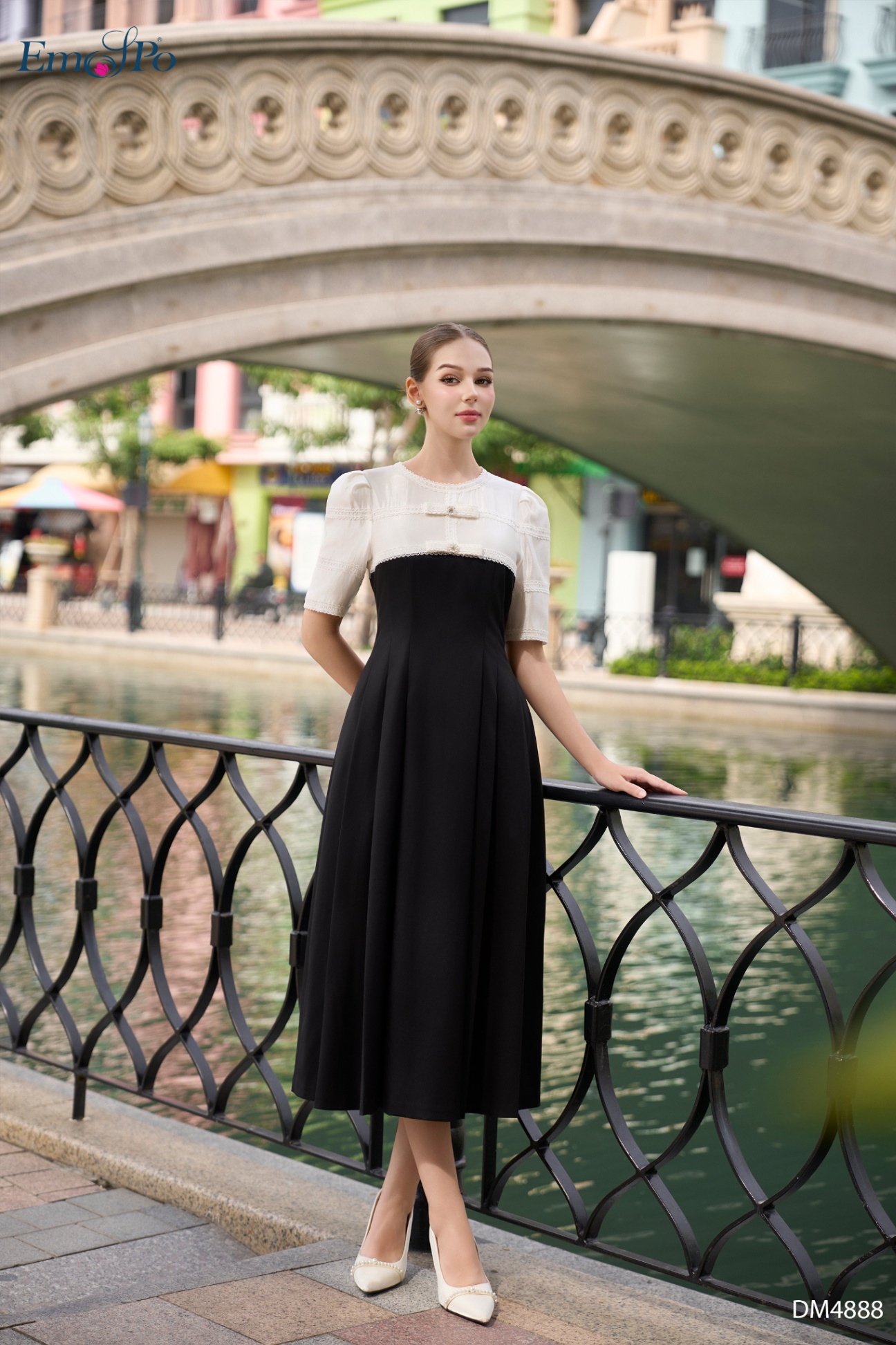 Đầm xòe phối màu, ngực trang trí ren & đính nơ đá, chiết ly 2 bên