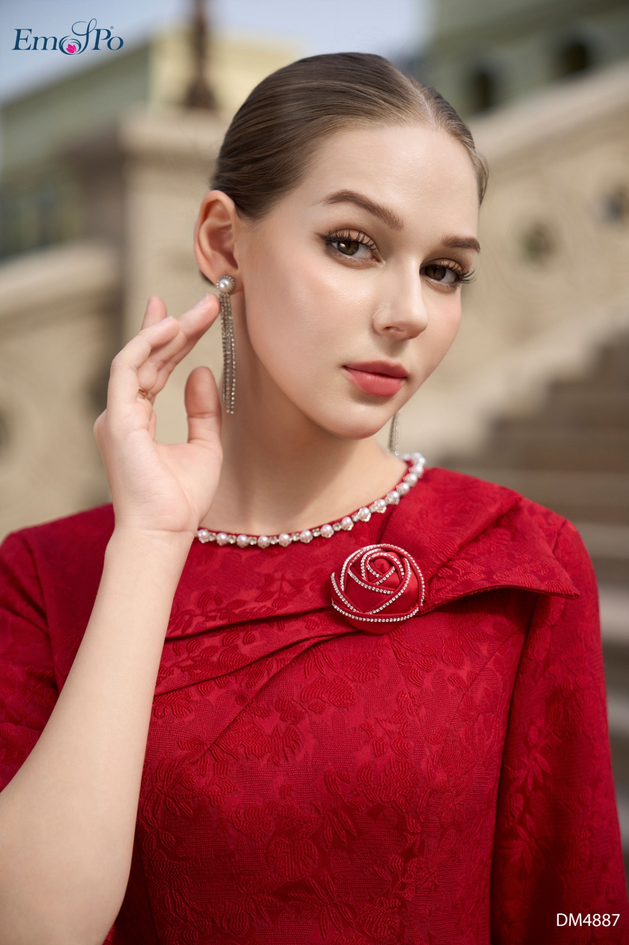 Đầm xòe, cổ tròn đính đá & ngọc trai, ngực xếp ly nơ đính hoa