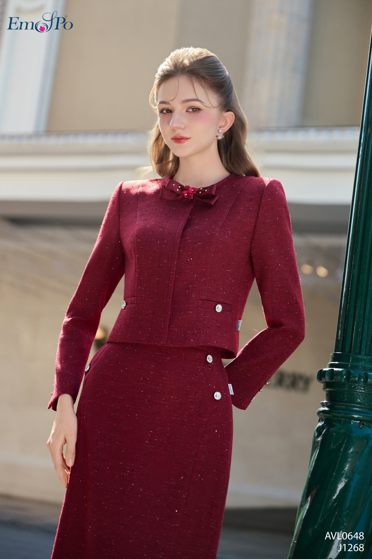 Juyp ôm xẻ sau, đính cúc đá 2 bên, đi bộ AVL0648