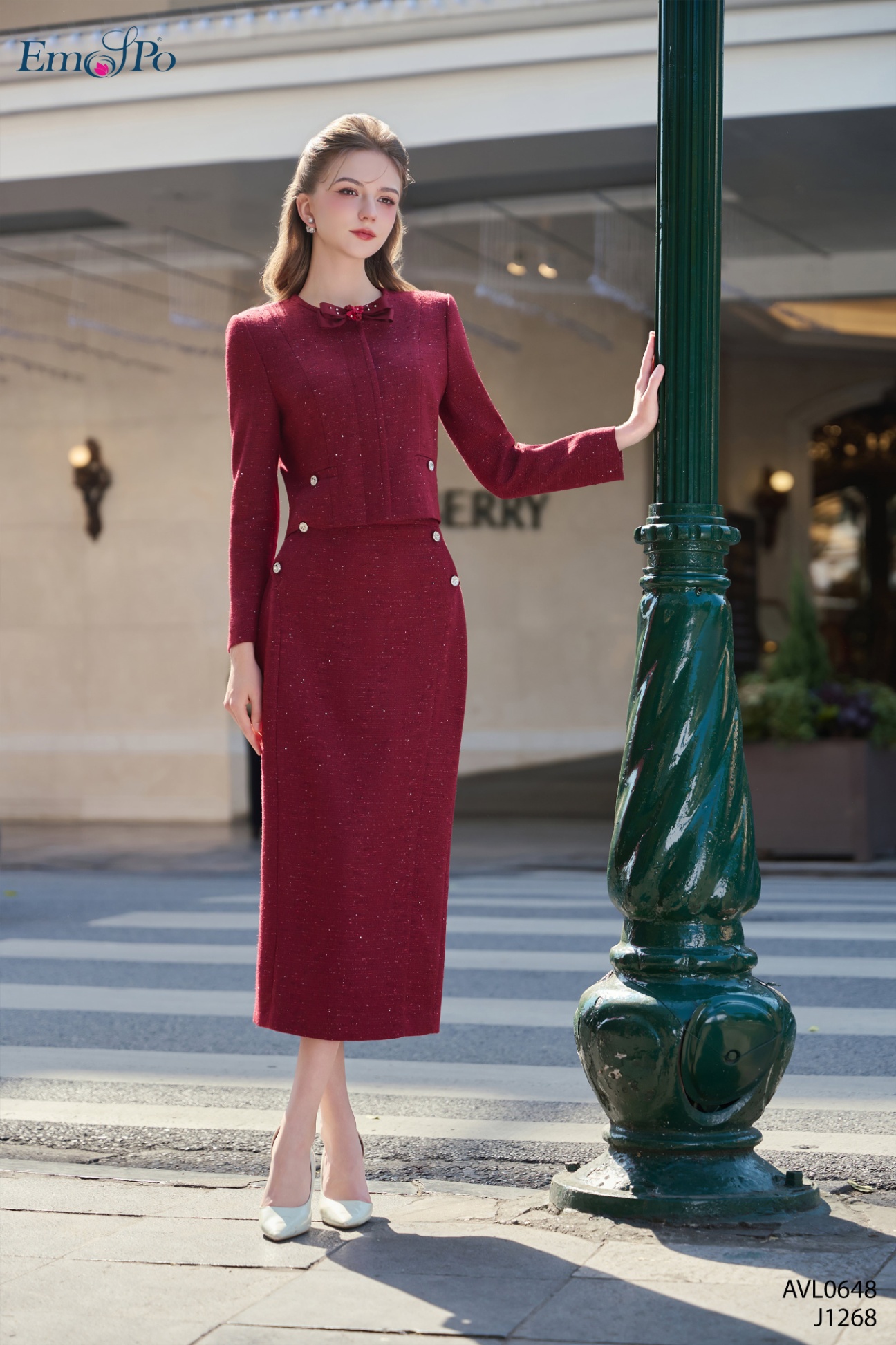 Juyp ôm xẻ sau, đính cúc đá 2 bên, đi bộ AVL0648