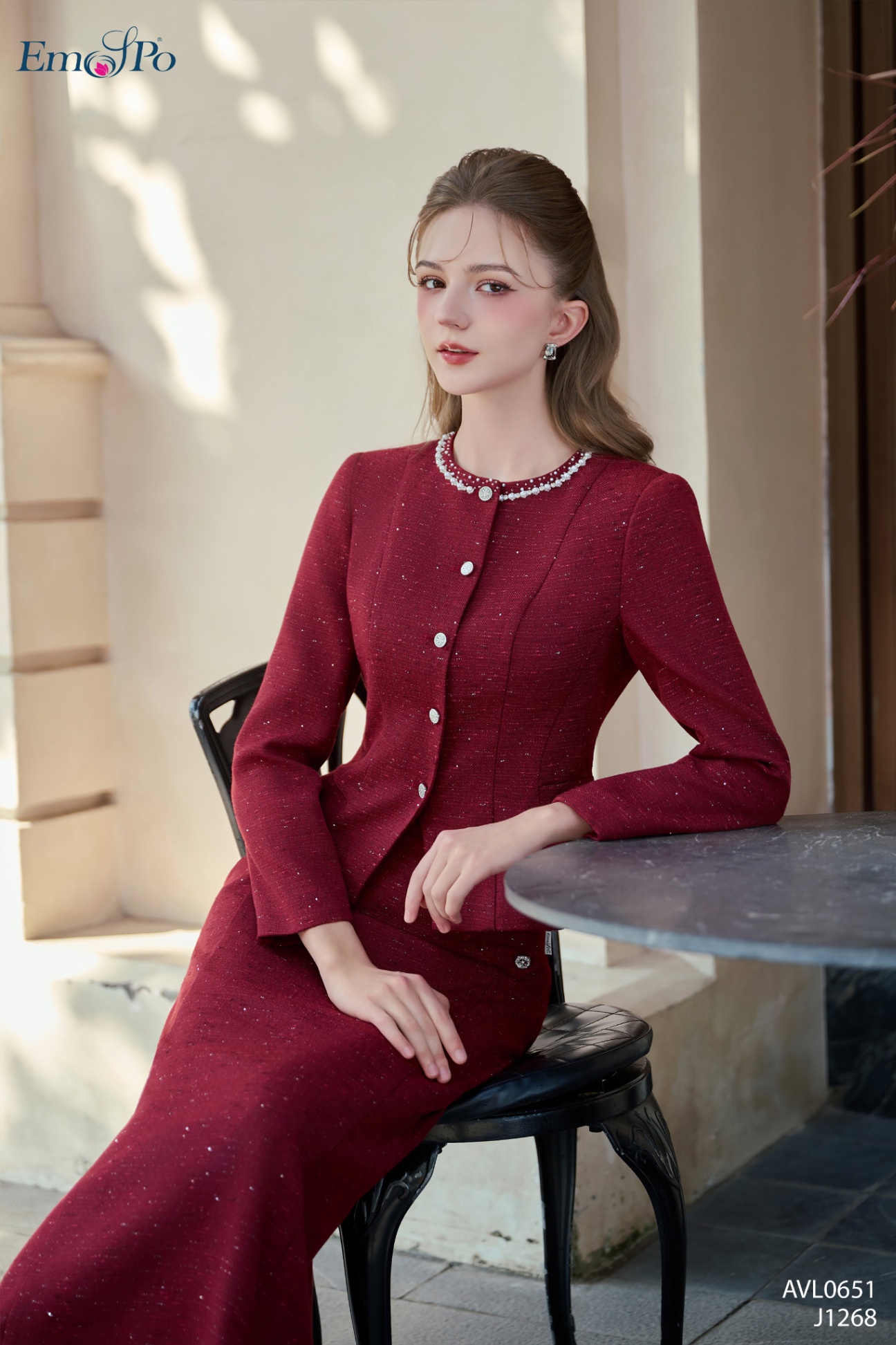 Juyp ôm xẻ sau, đính cúc đá 2 bên, đi bộ AVL0648