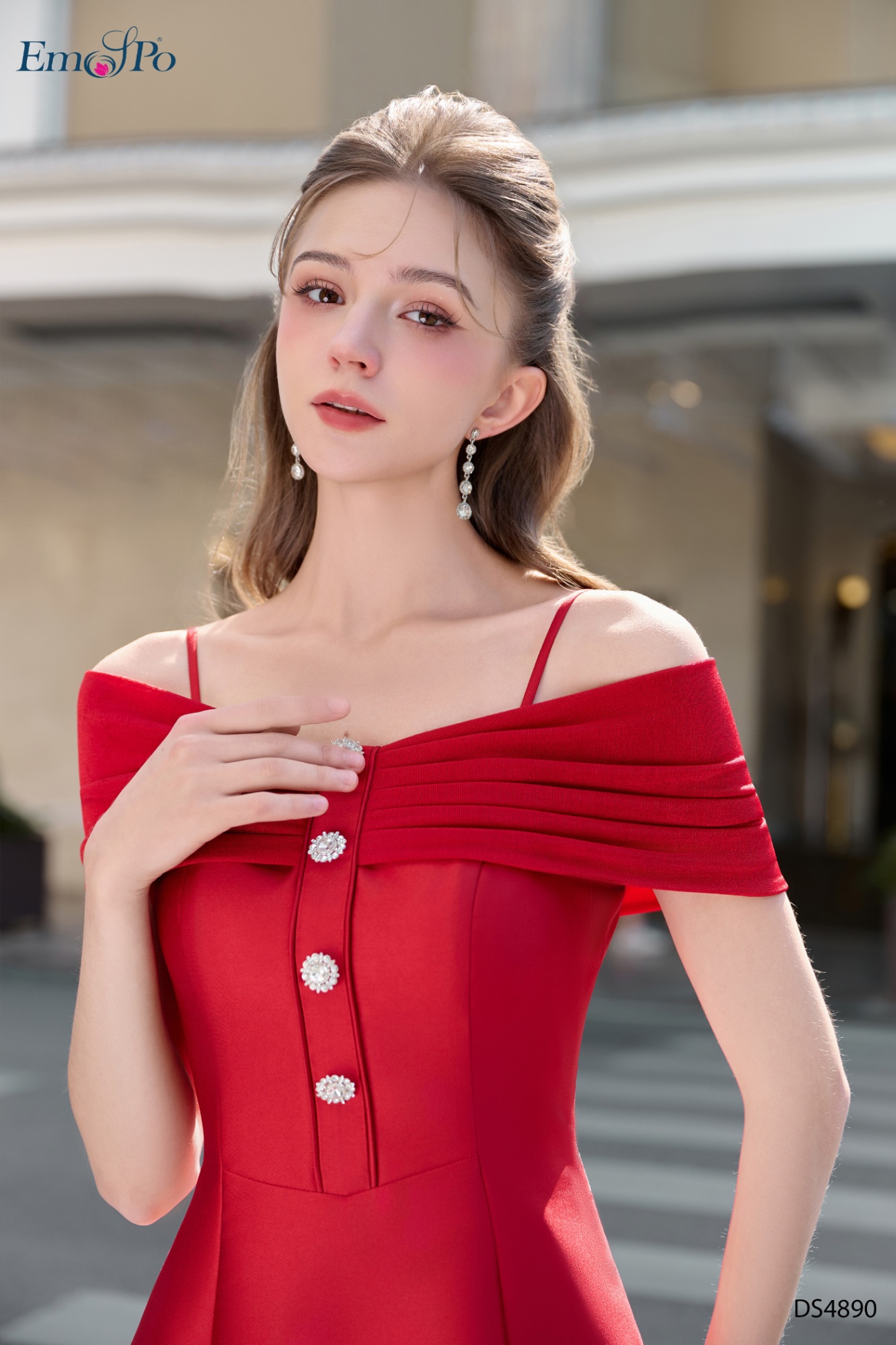 Đầm xòe 2 dây, phối vải thun trễ vai xếp ly, cổ đính hàng đá