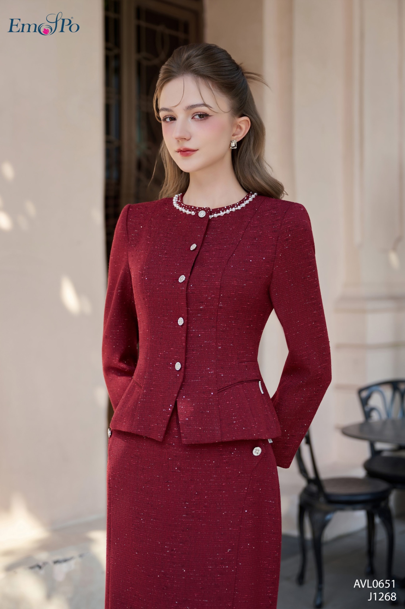 Juyp ôm xẻ sau, đính cúc đá 2 bên, đi bộ AVL0648