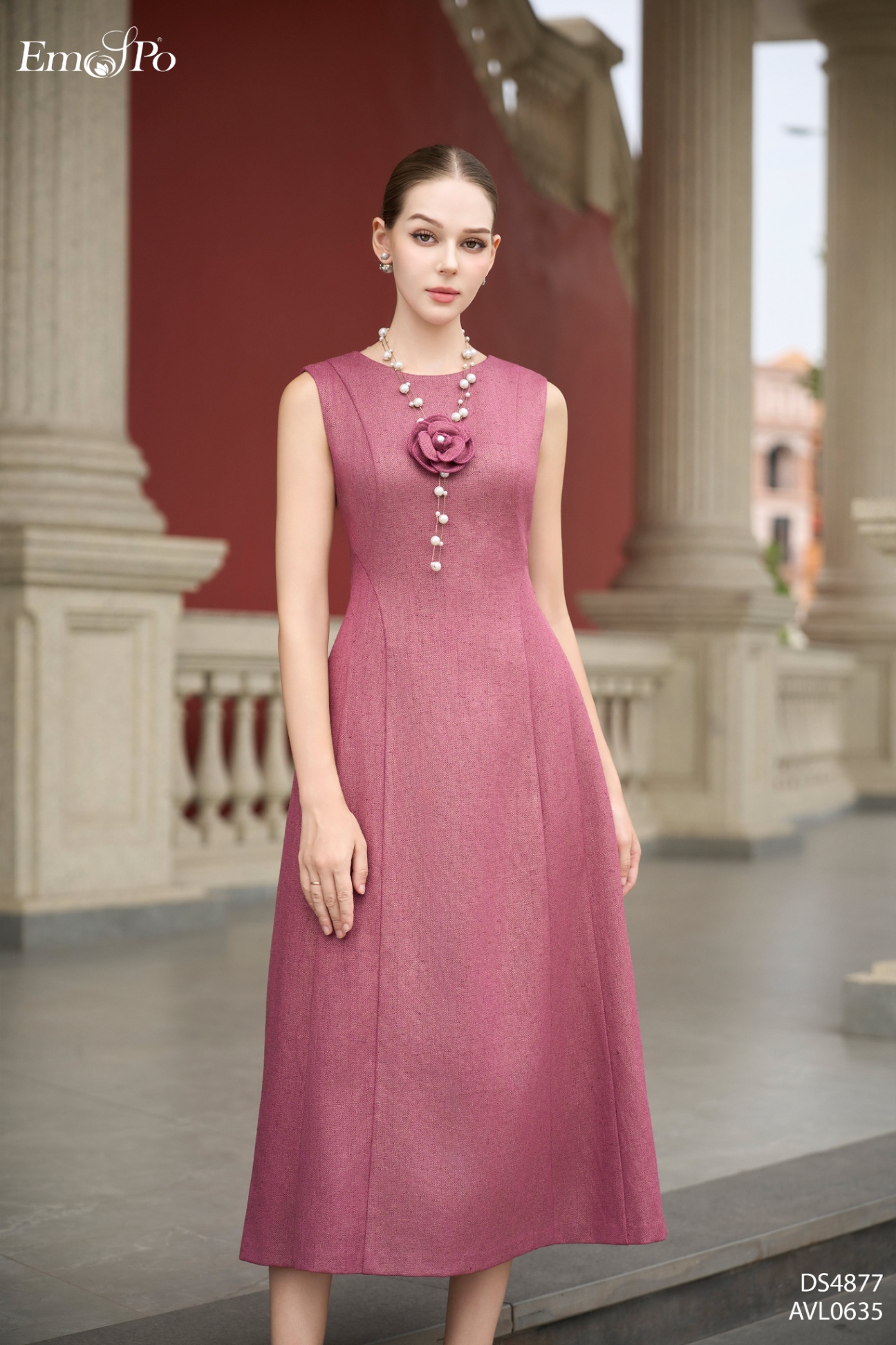 Đầm xòe sát nách cổ tròn, chiết eo, đi bộ AVL0635