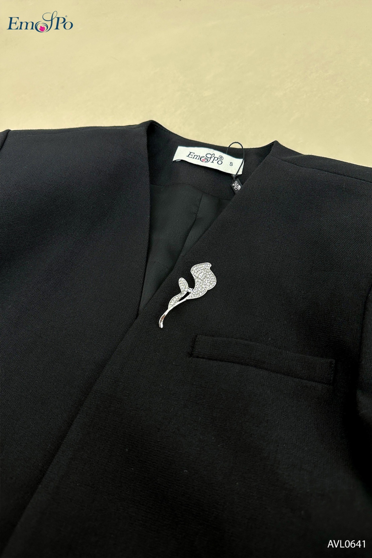Áo vest blazer, túi nắp 2 bên, túi cơi, cài đá