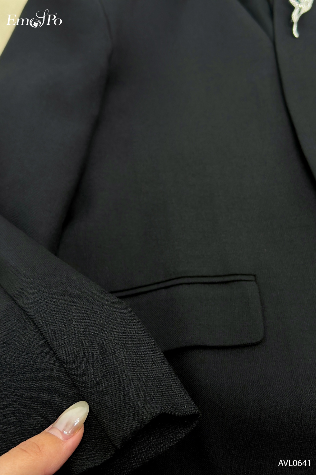 Áo vest blazer, túi nắp 2 bên, túi cơi, cài đá