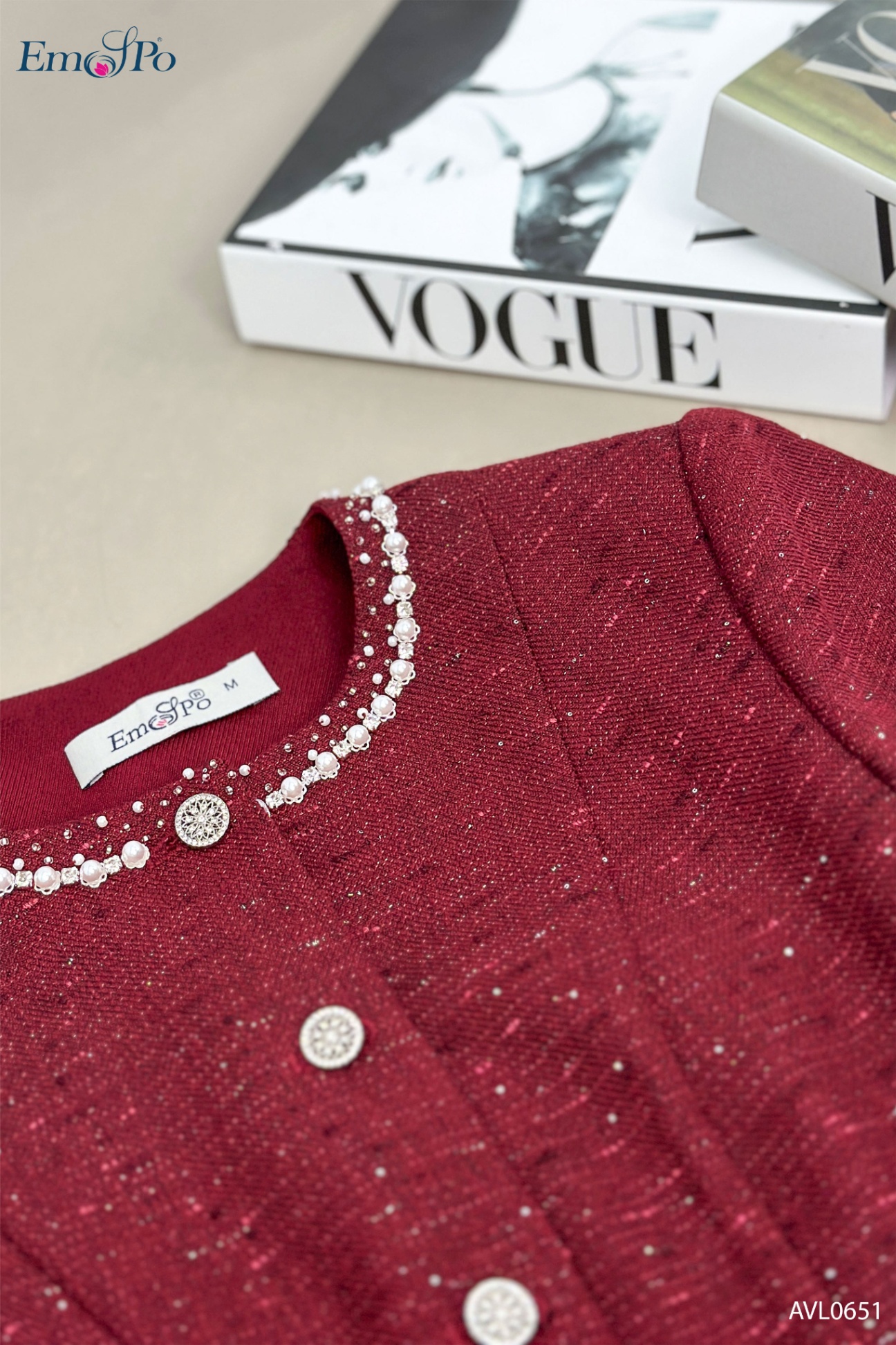 Áo vest cổ tròn, đính đá & ngọc trai, cài khuy đá, chiết eo